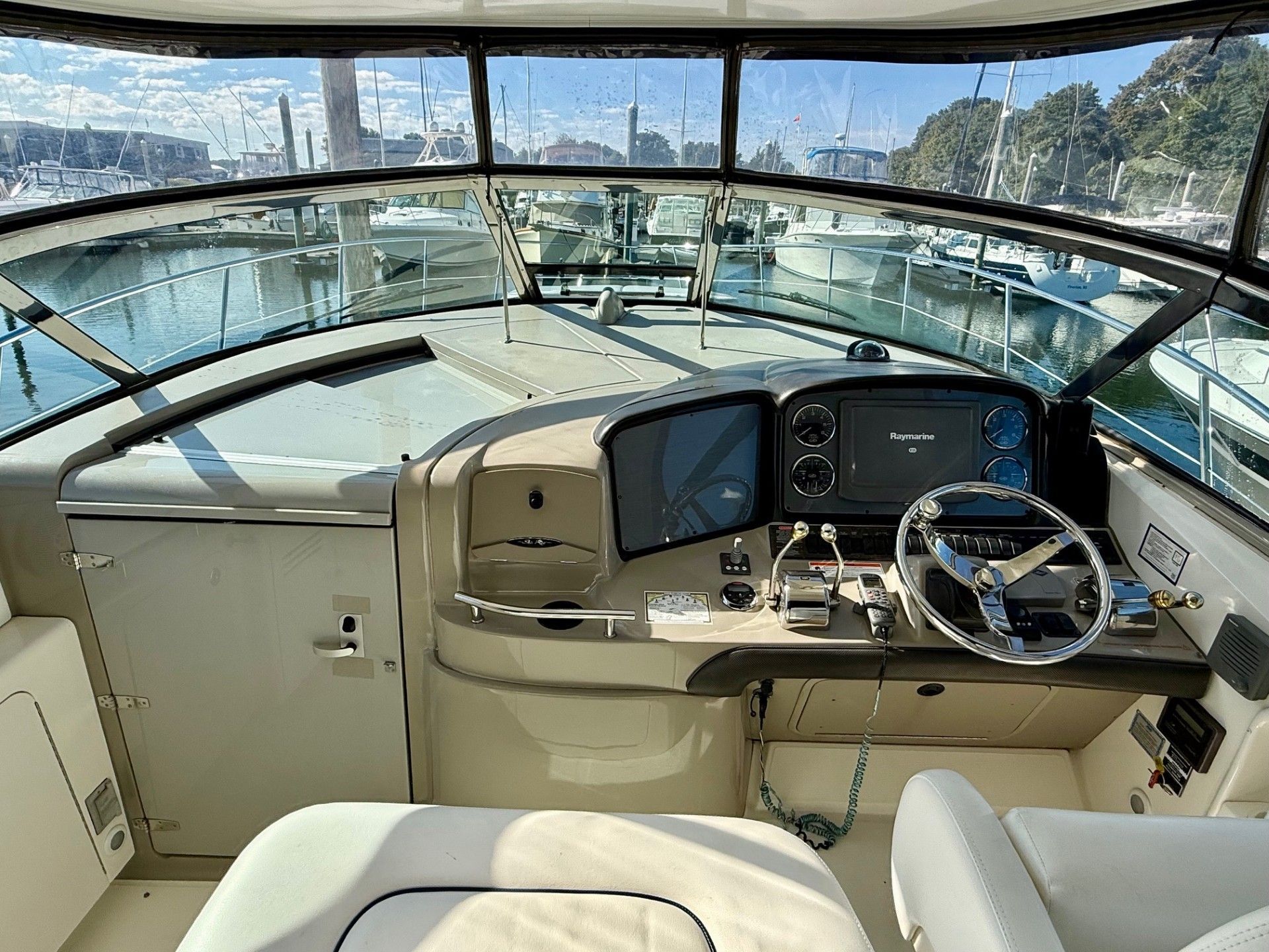 2006 Sea Ray 38 Sundancer - 28