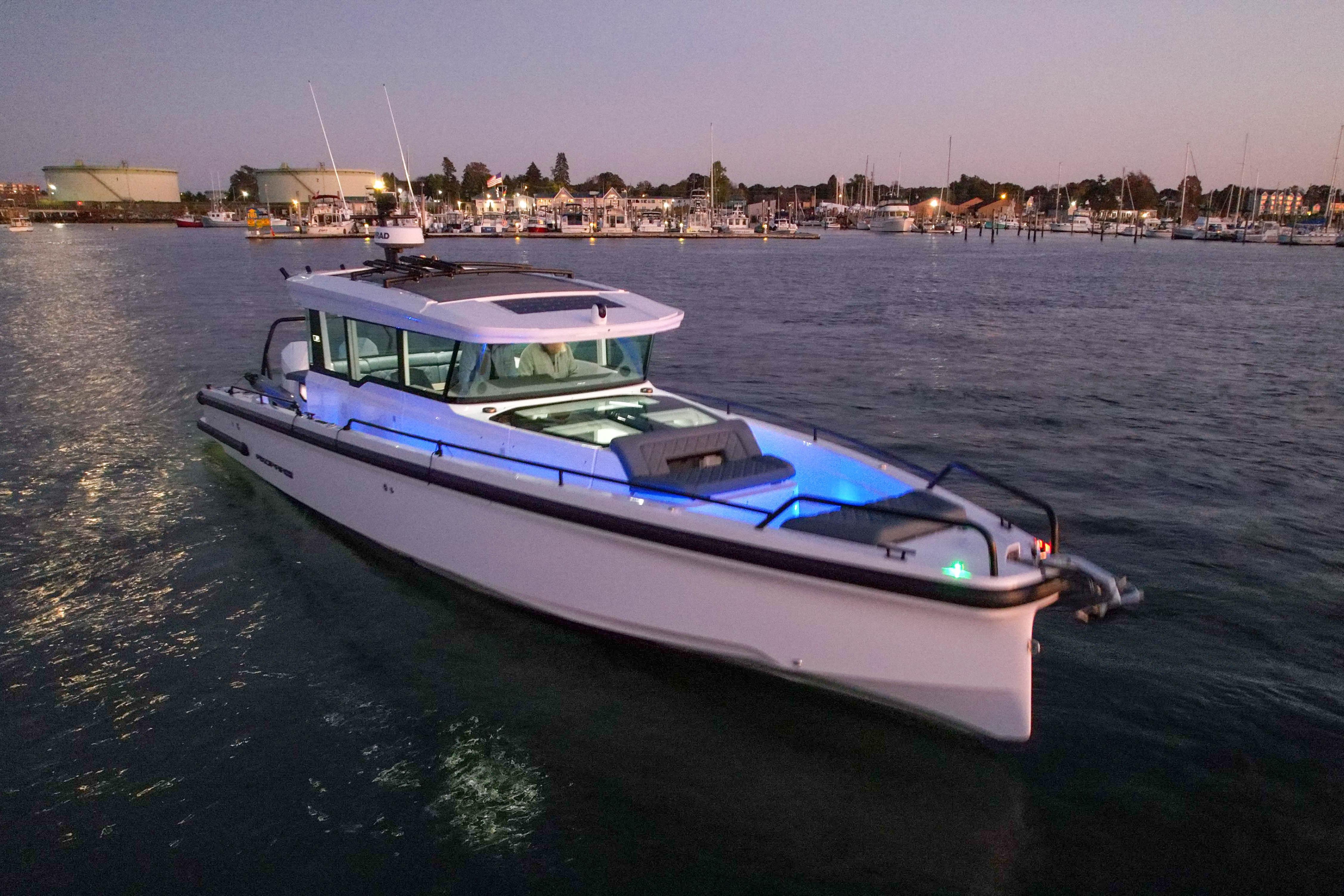2022 Axopar 37 XC Cross Cabin