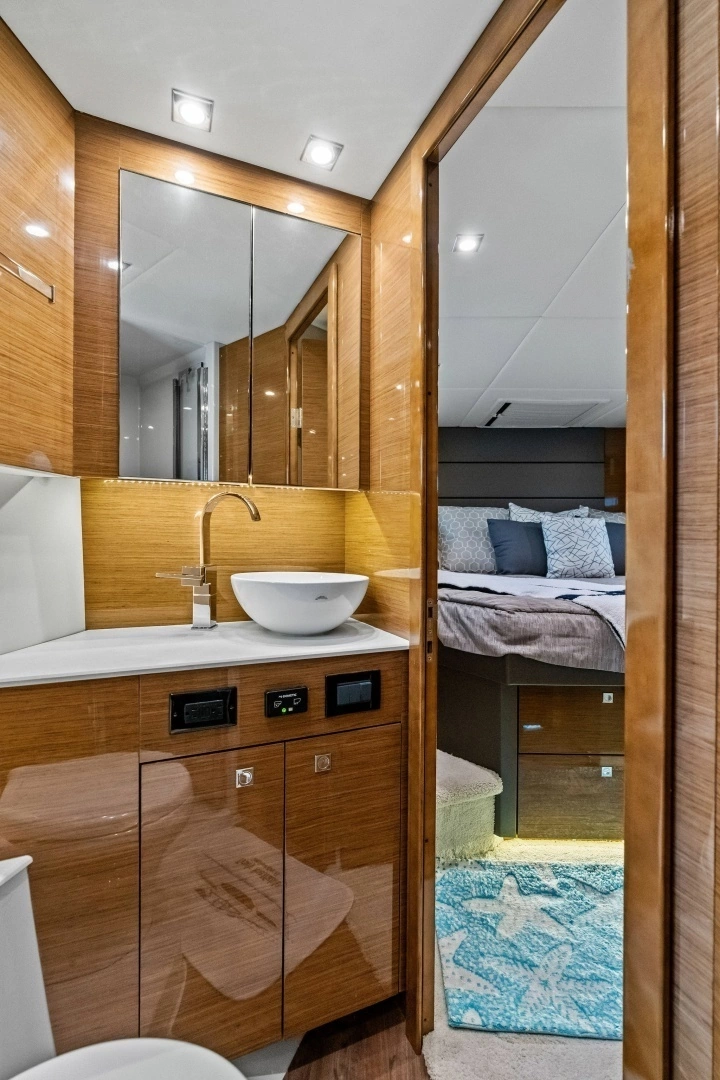 2019 Cruisers Yachts 42 Cantius - Image 44