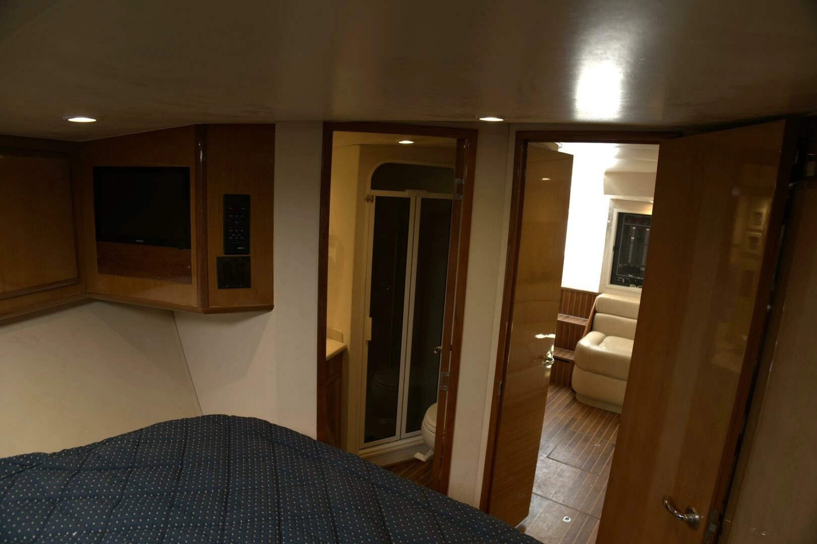 2002 Viking 43 Open - Image 15