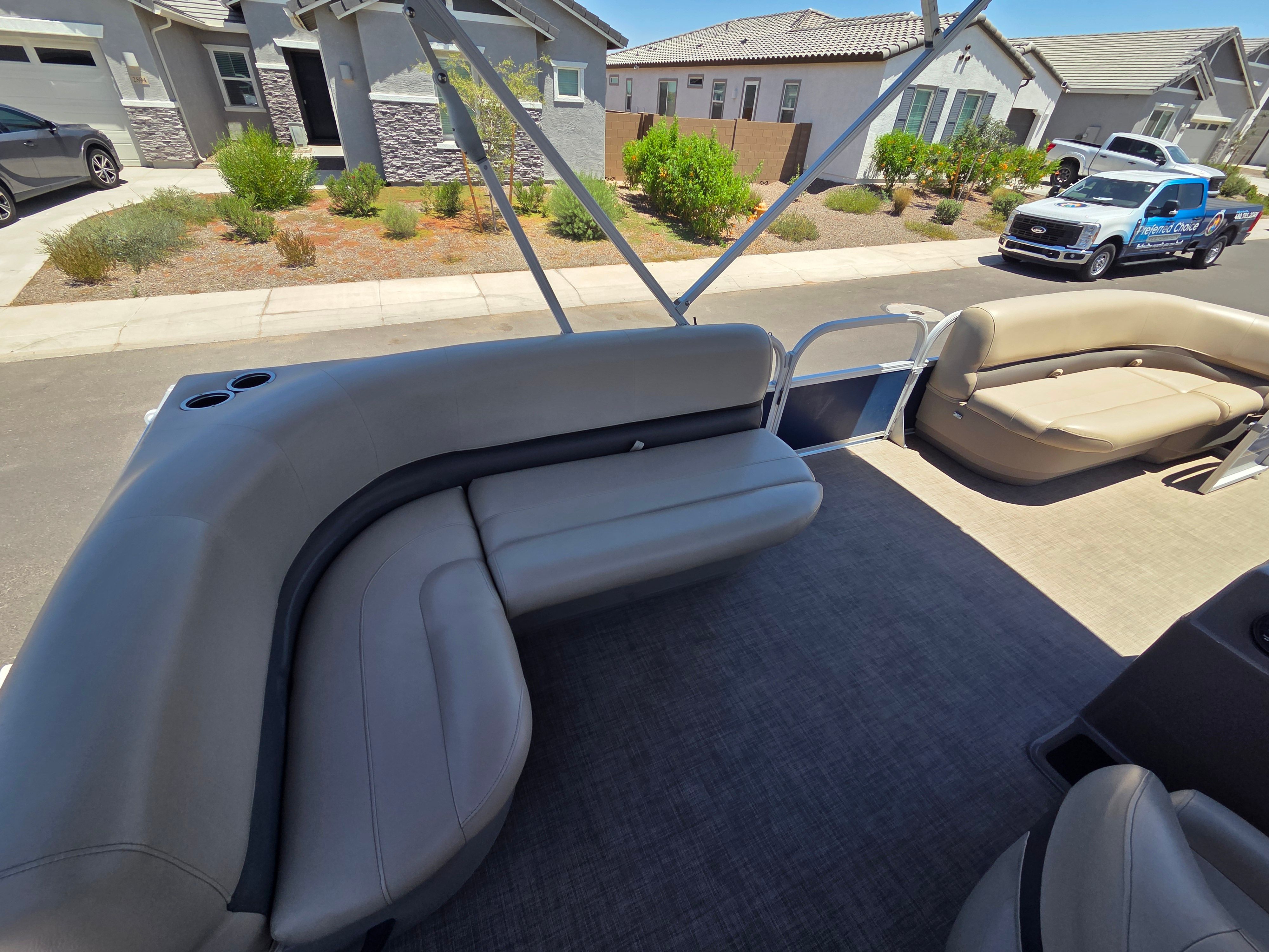 2020 Sun Tracker 18 Party Barge - 10