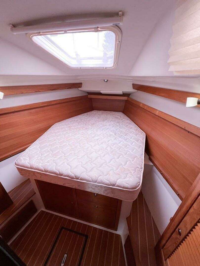 2007 Catalina 350 MK II - Image 24