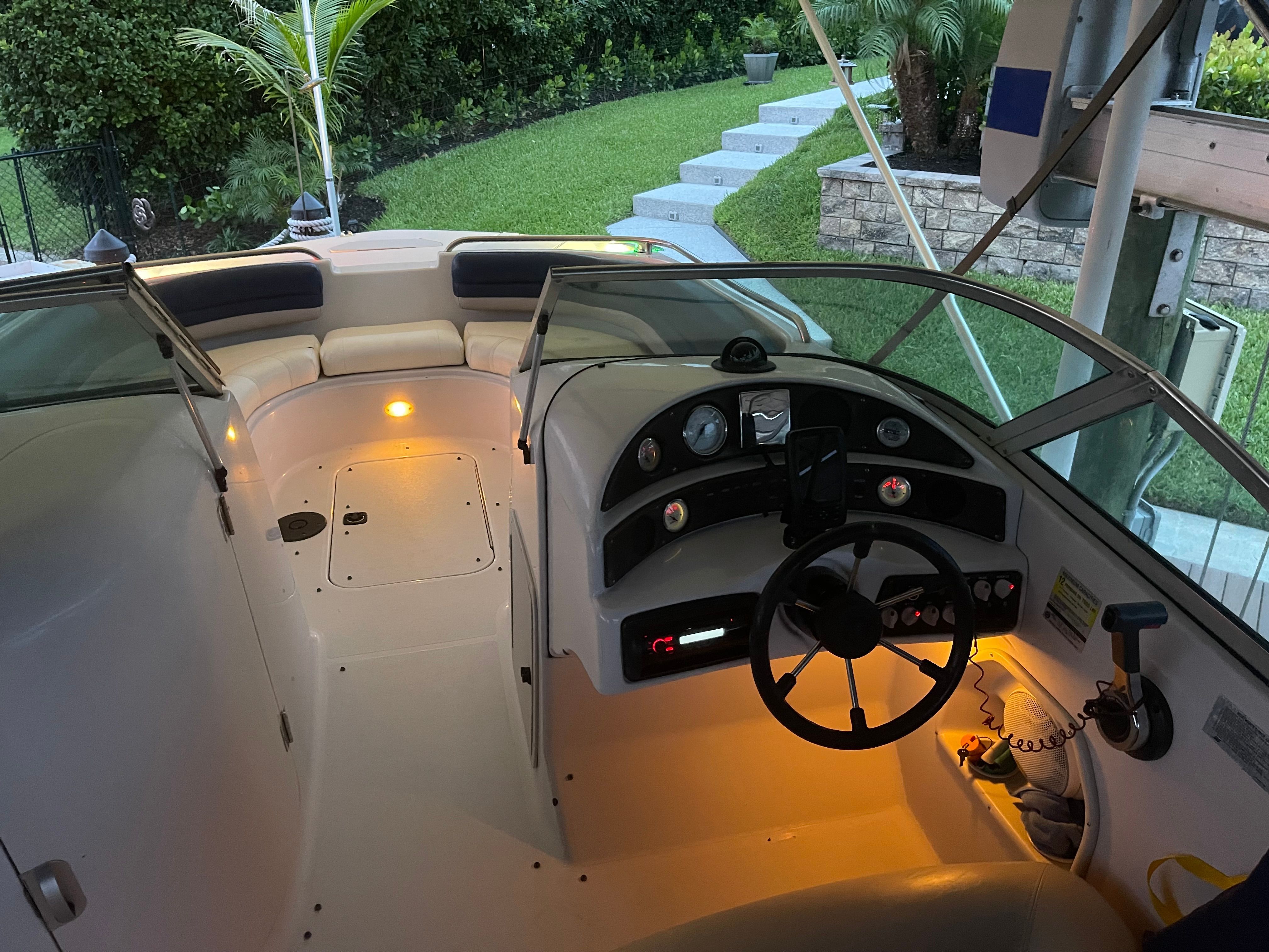 2000 Godfrey / Hurricane Sundeck 237 I/O - 78