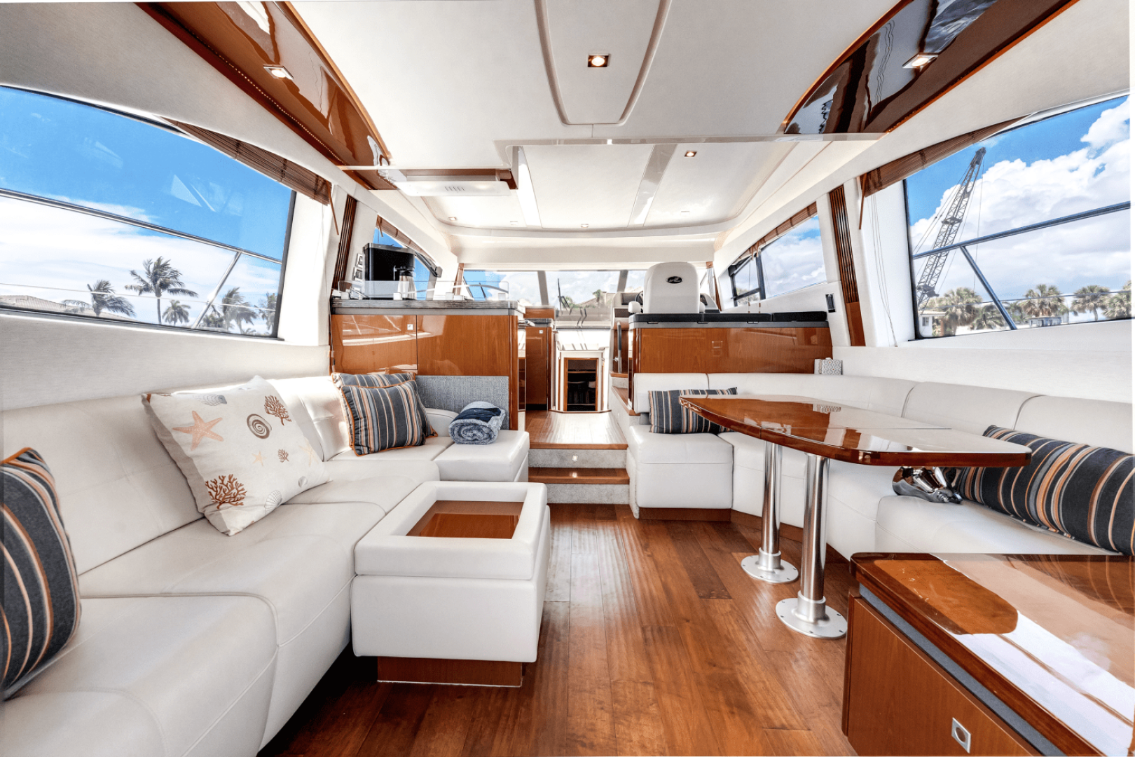 2017 Sea Ray 510 FLYBRIDGE - Image 25