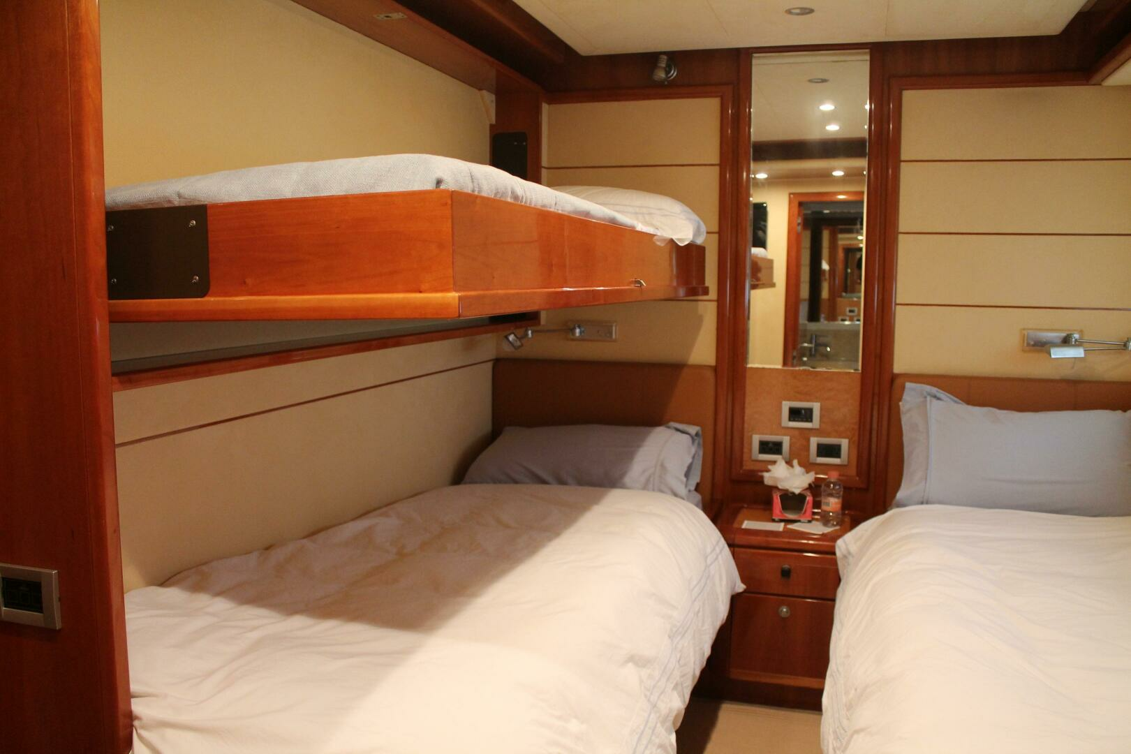 2007 Ferretti Yachts 881 - Image 18