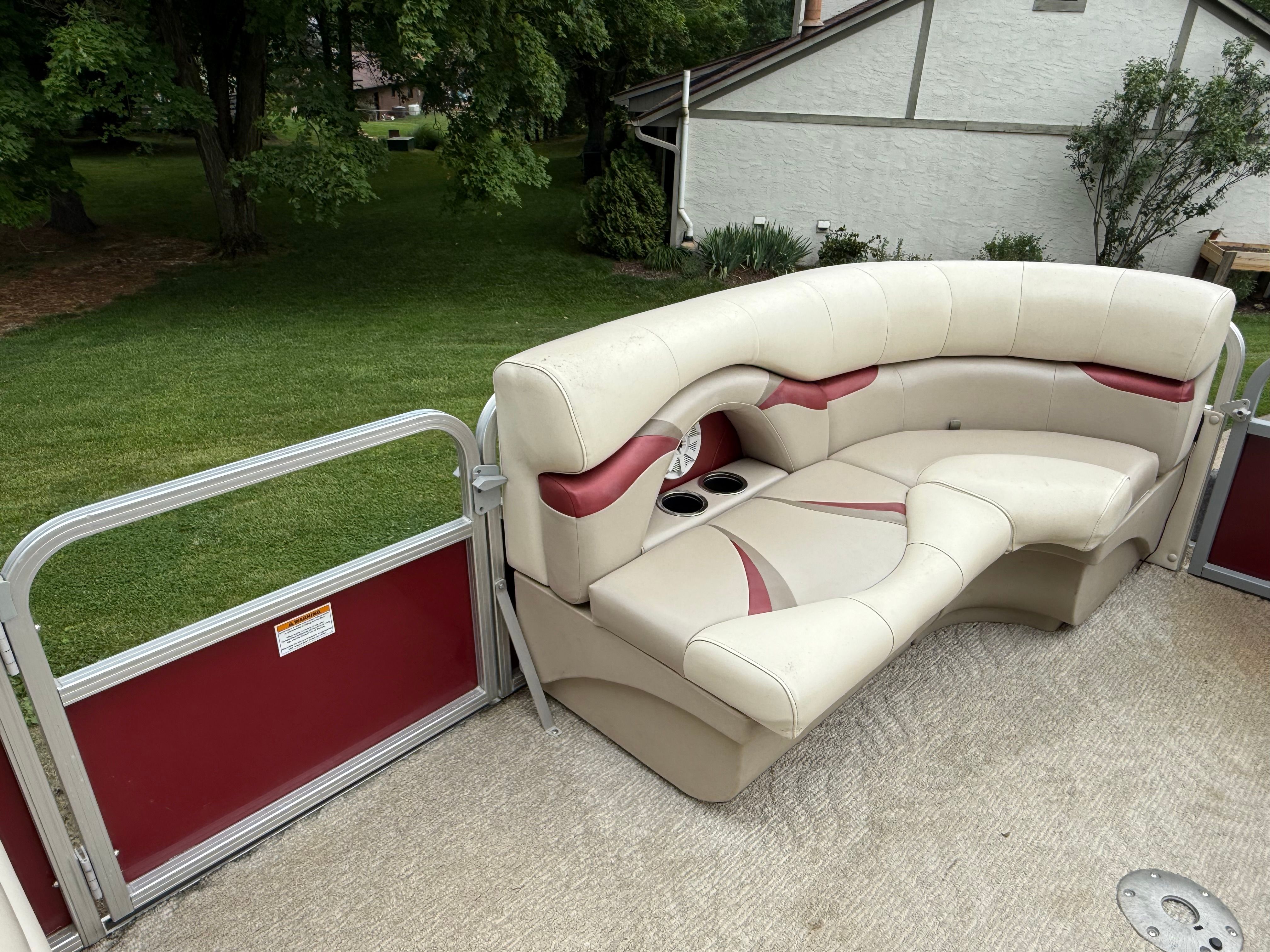 2011 Sylvan 8520 Mirage Cruise - 6