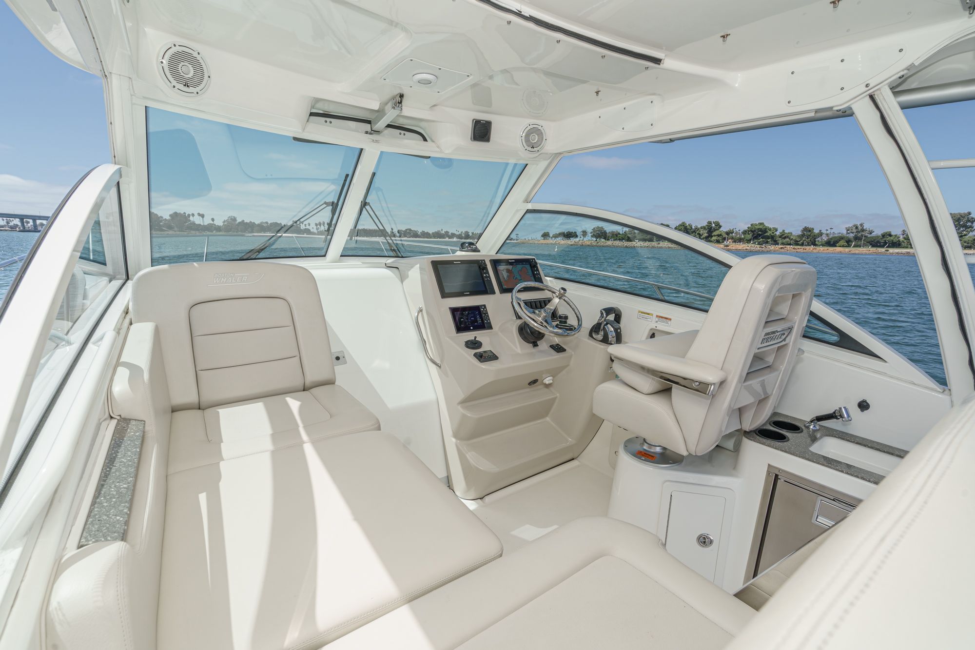 2018 Boston Whaler 315 Conquest - 9