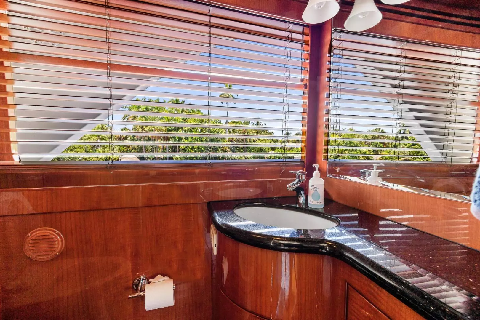 2006 Jefferson Starship Pilothouse - Image 28