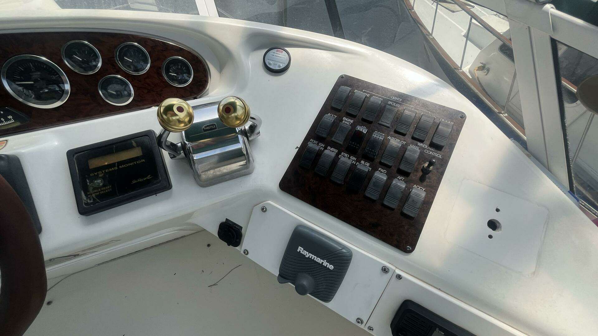 2000 Sea Ray 380 Aft Cabin - 15
