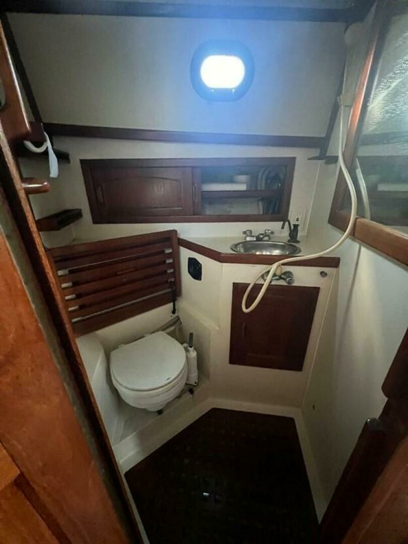 1986 Pacific Seacraft 37 - Image 13