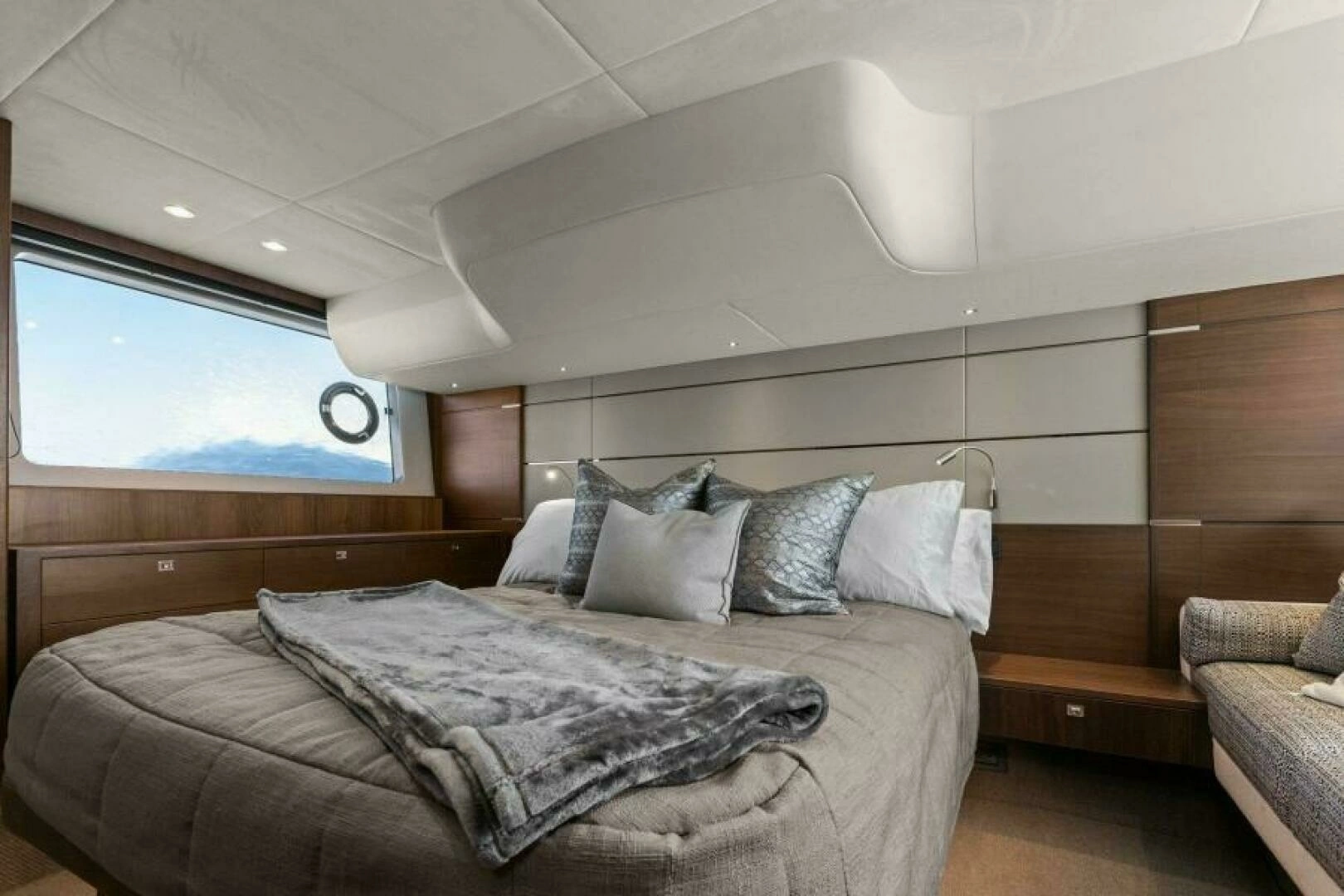2016 Princess 60 Flybridge - Image 3