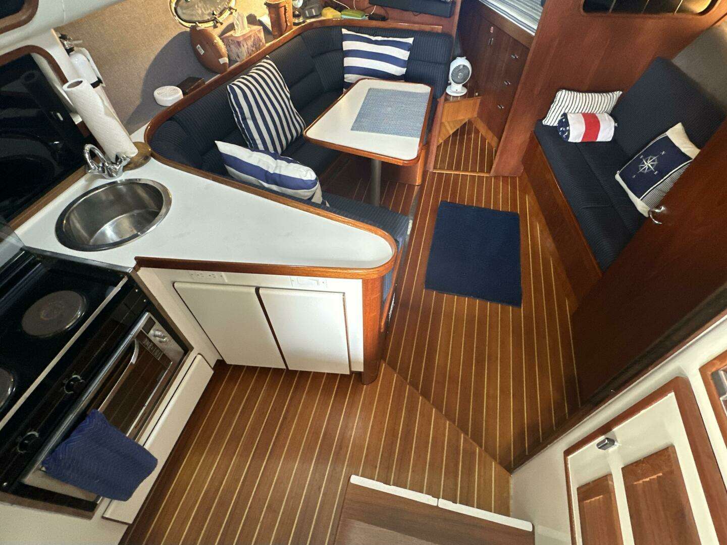 1988 Tiara Yachts 3300 Open - Image 22
