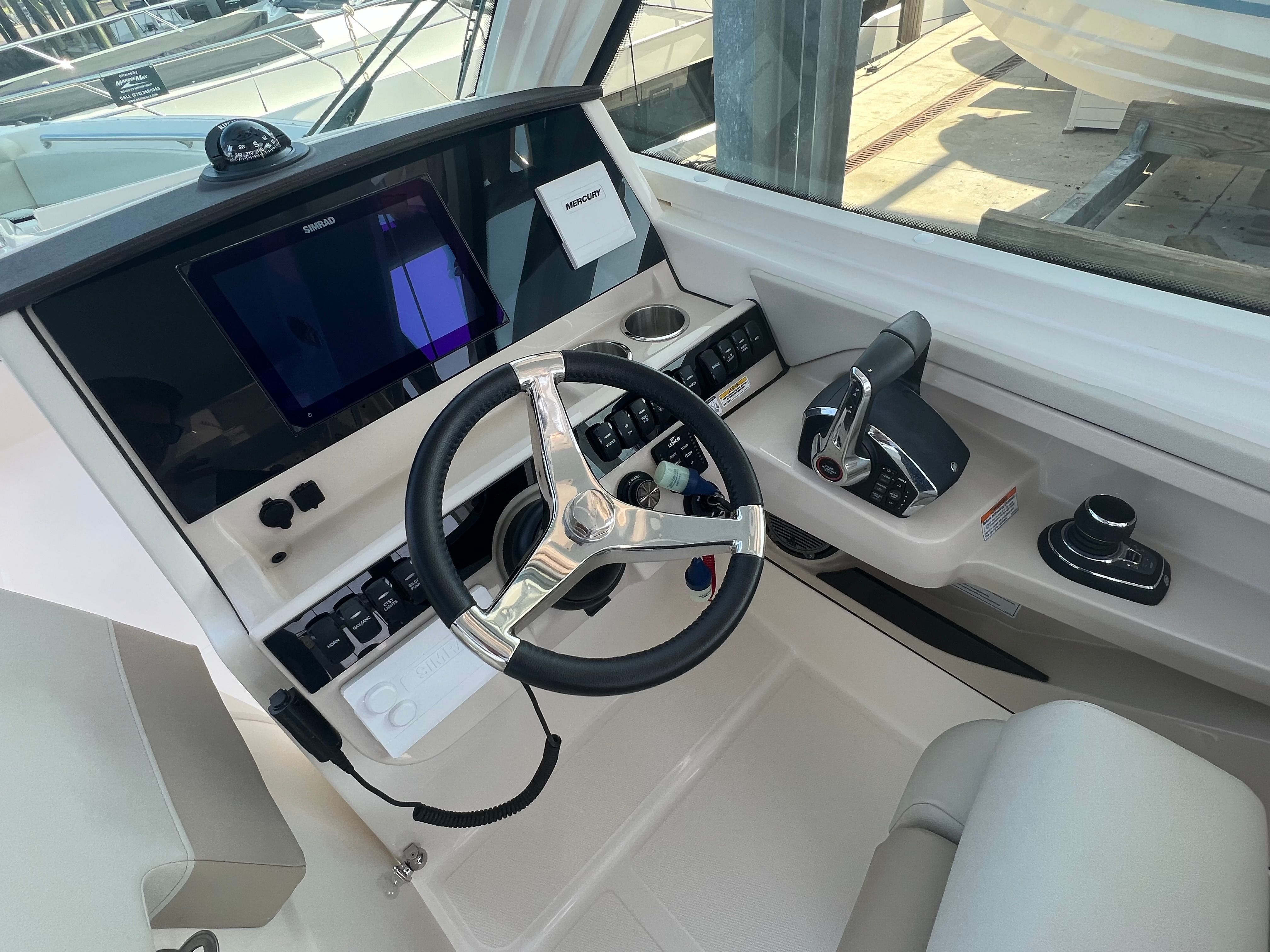 2023 Boston Whaler 280 Vantage - 11