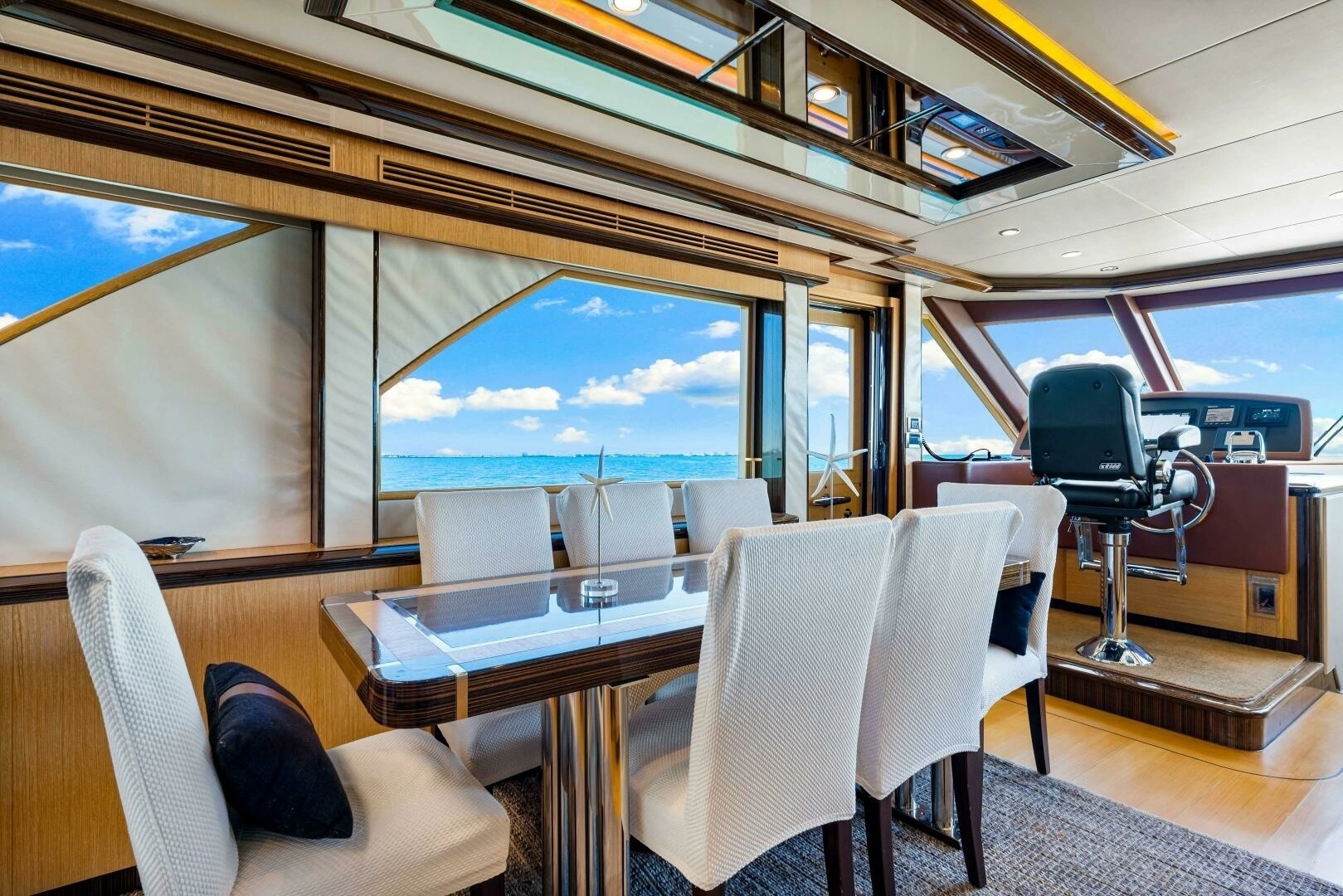 2010 Ocean Alexander 83 Motor Yacht - Image 17