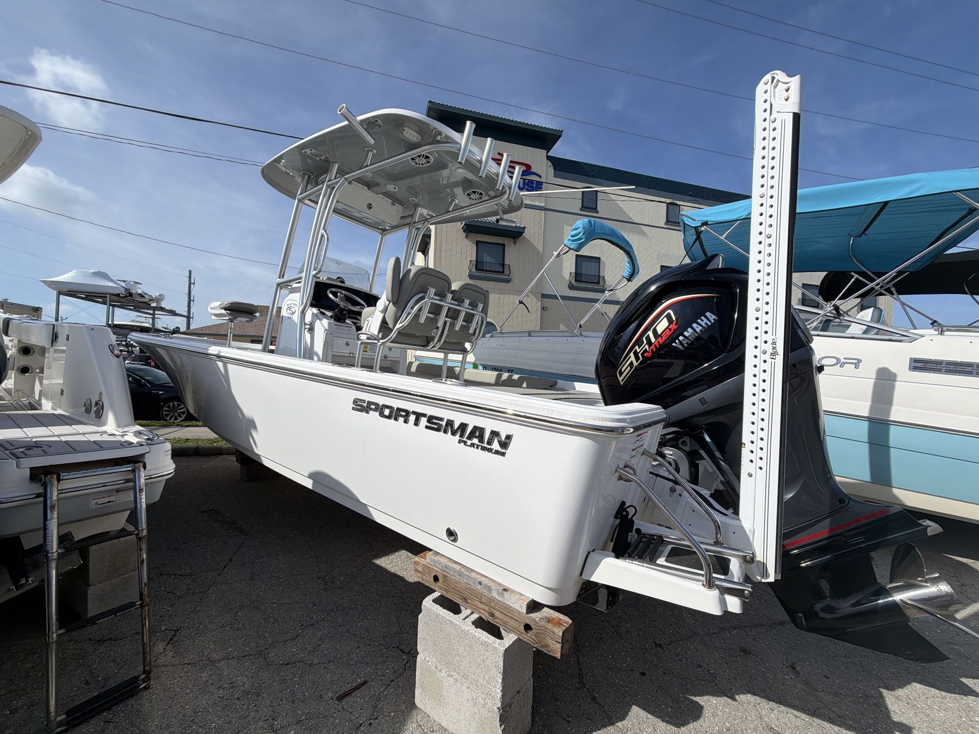 2024 Sportsman Masters 227 Bay Boat - 7