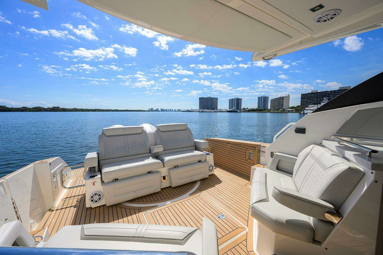 2022 Tiara Yachts 43 LE - Image 28