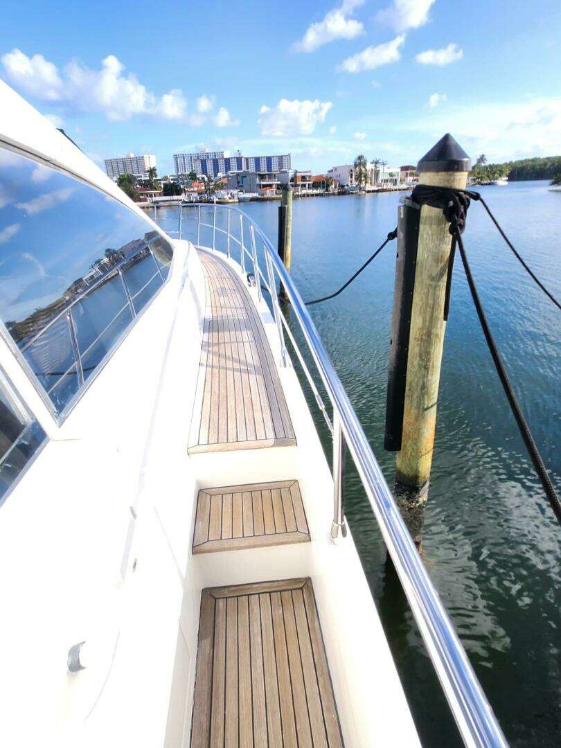 2014 Azimut Flybridge - Image 13