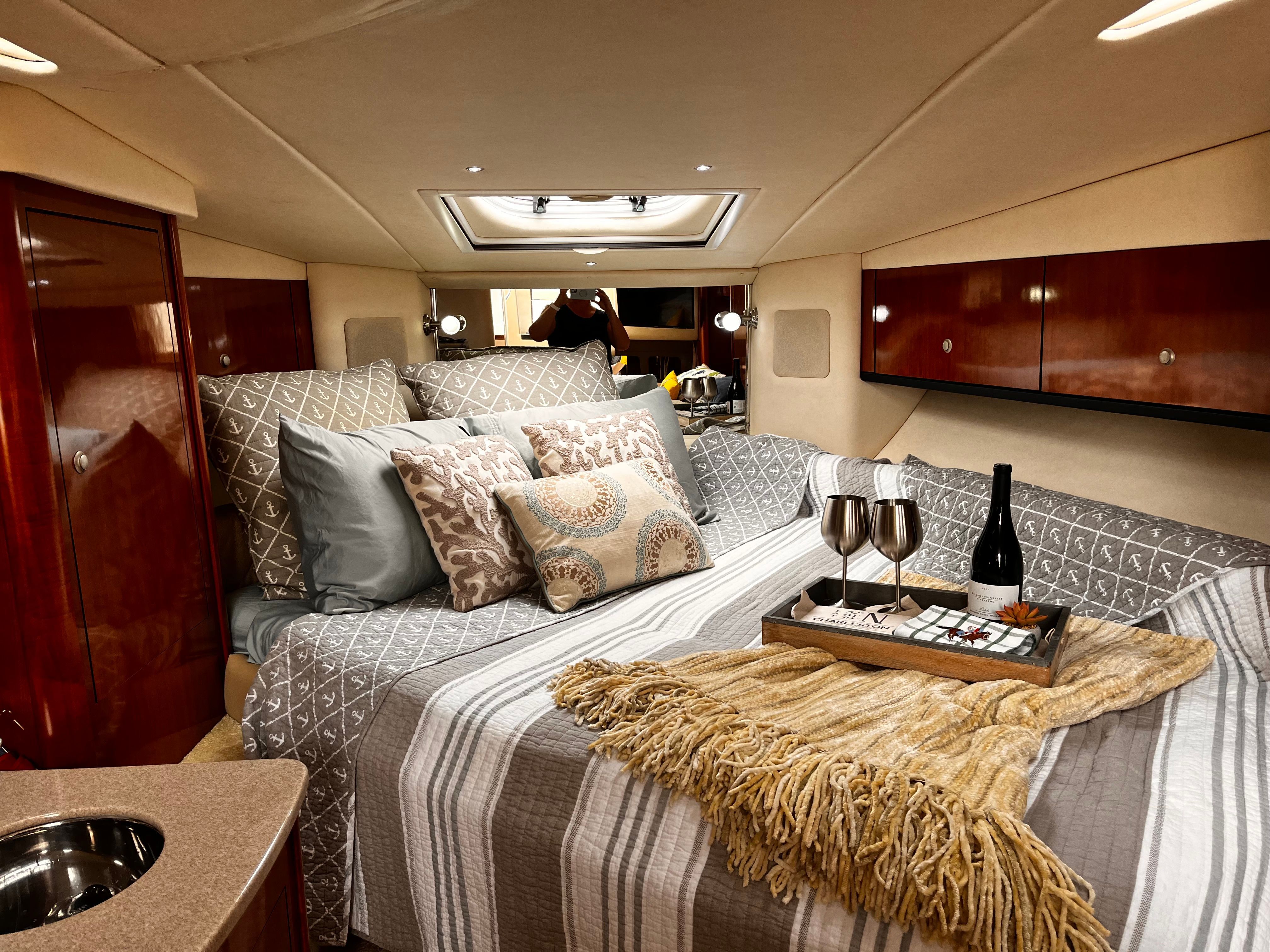 Luxurious cabin of the 2007 Sea Ray Sundancer 310 yacht.
