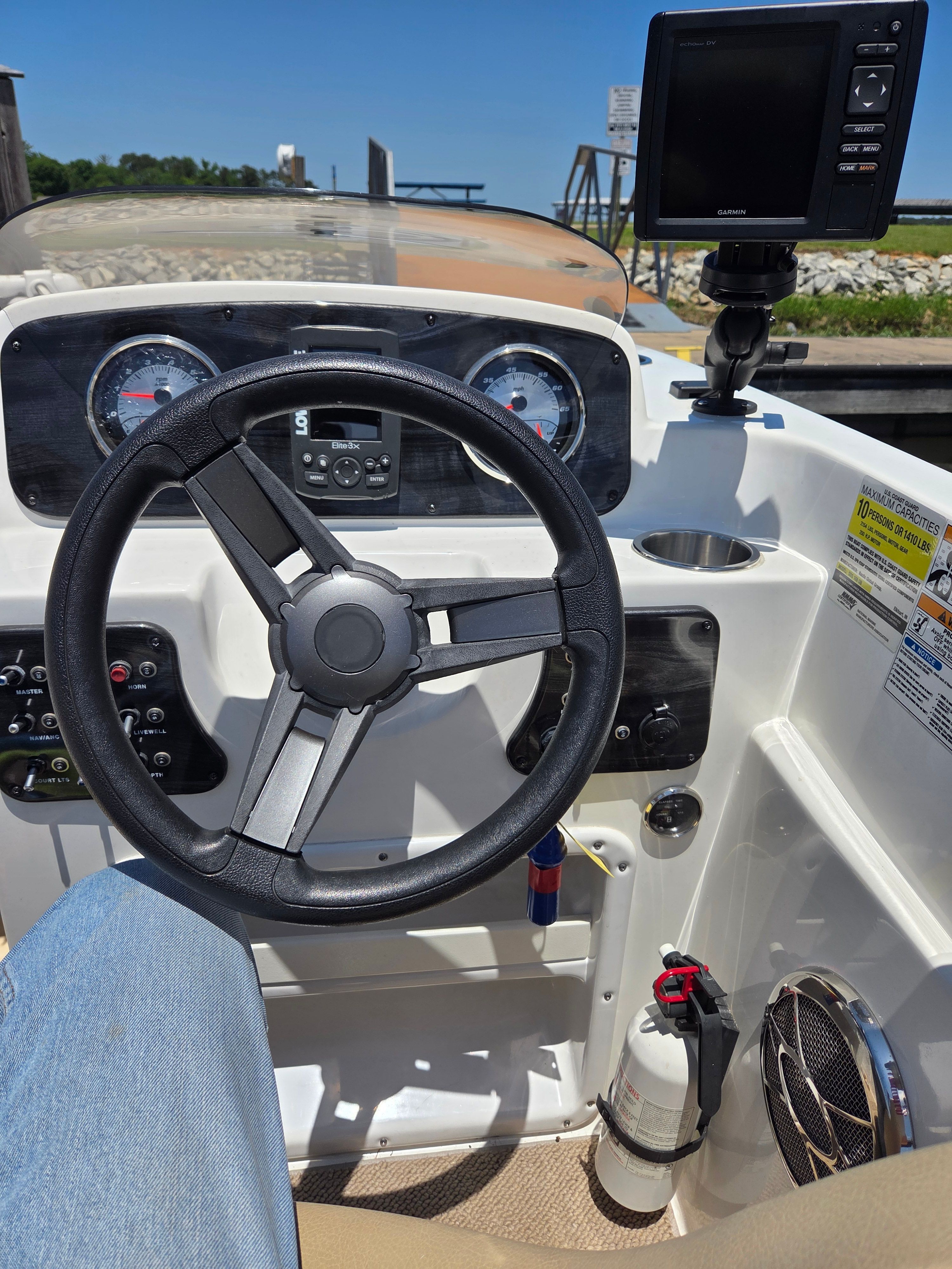 2016 Hurricane SunDeck 188 OB - 3