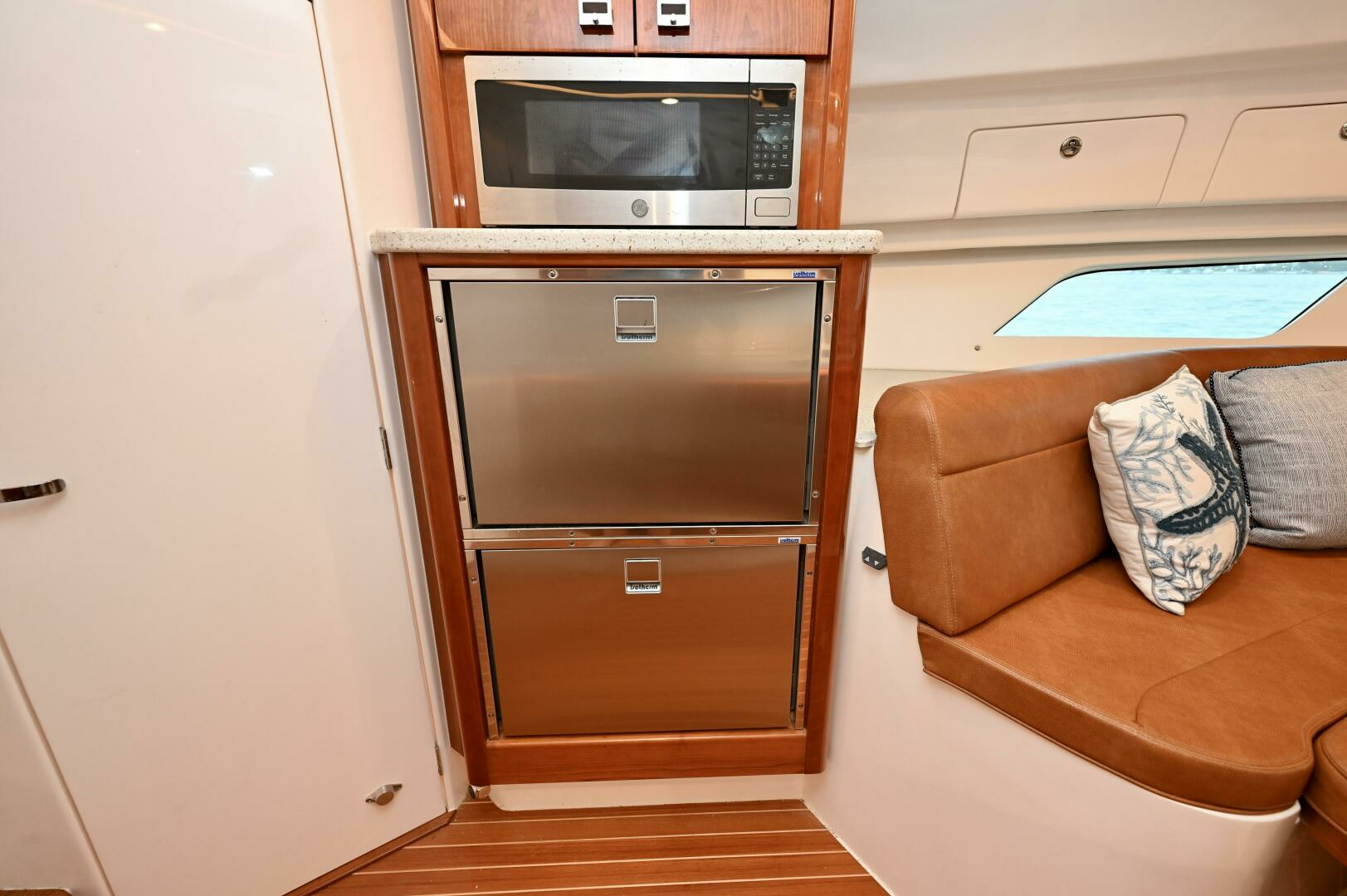 2021 Intrepid 438 Evolution - Image 30