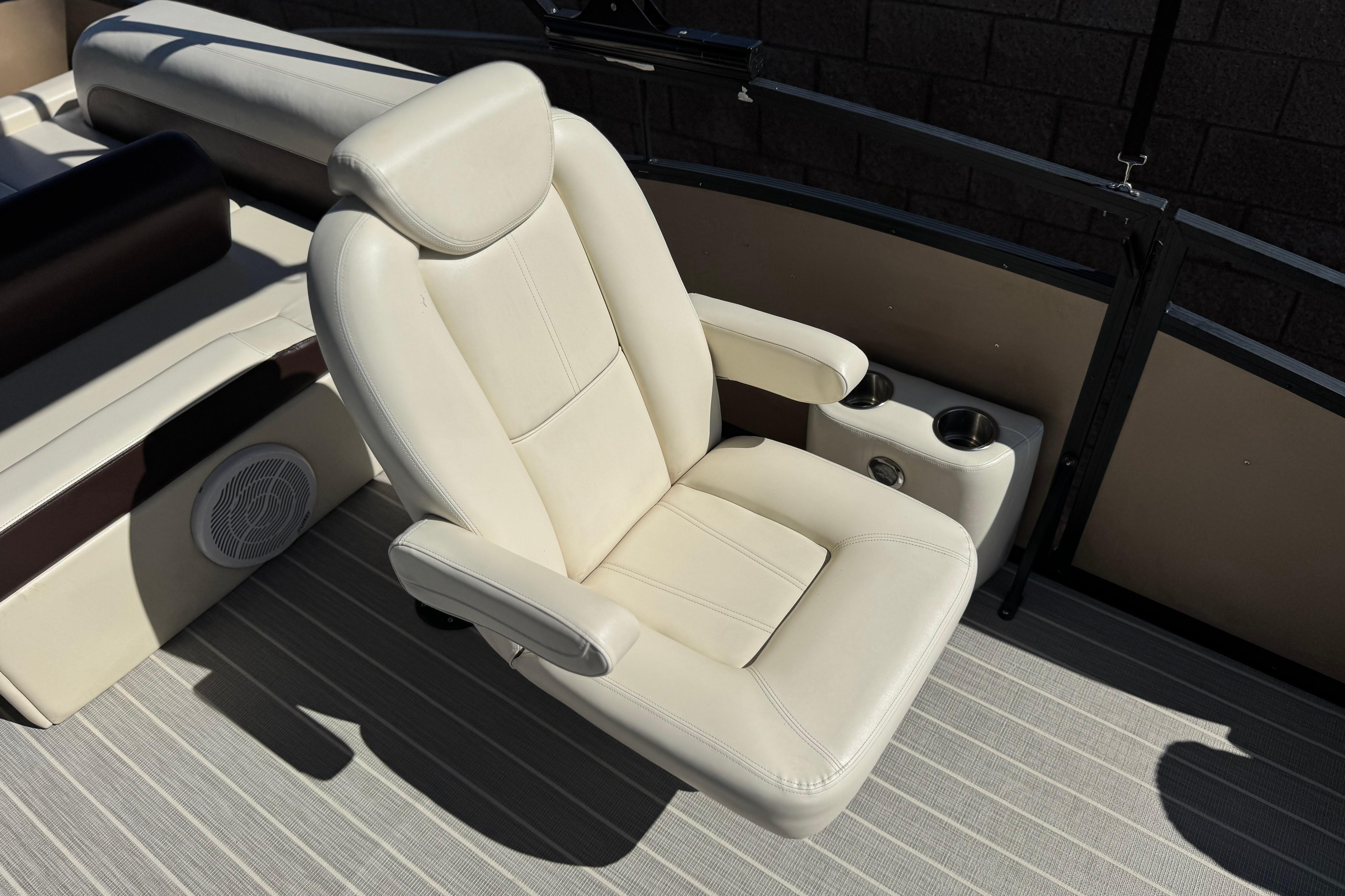 Luxurious seating on 2023 Lexington 623 ST Xtreme boat, featuring plush white upholstery and cup holders.