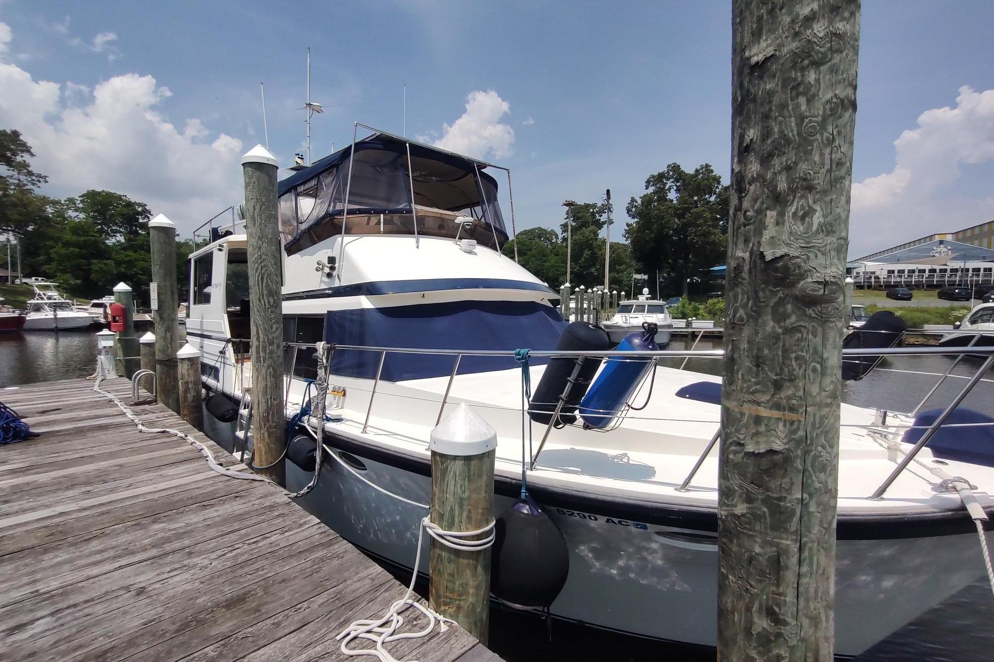 1989 Hyatt Double Cabin Motoryacht docked at a marina under a clear sky.