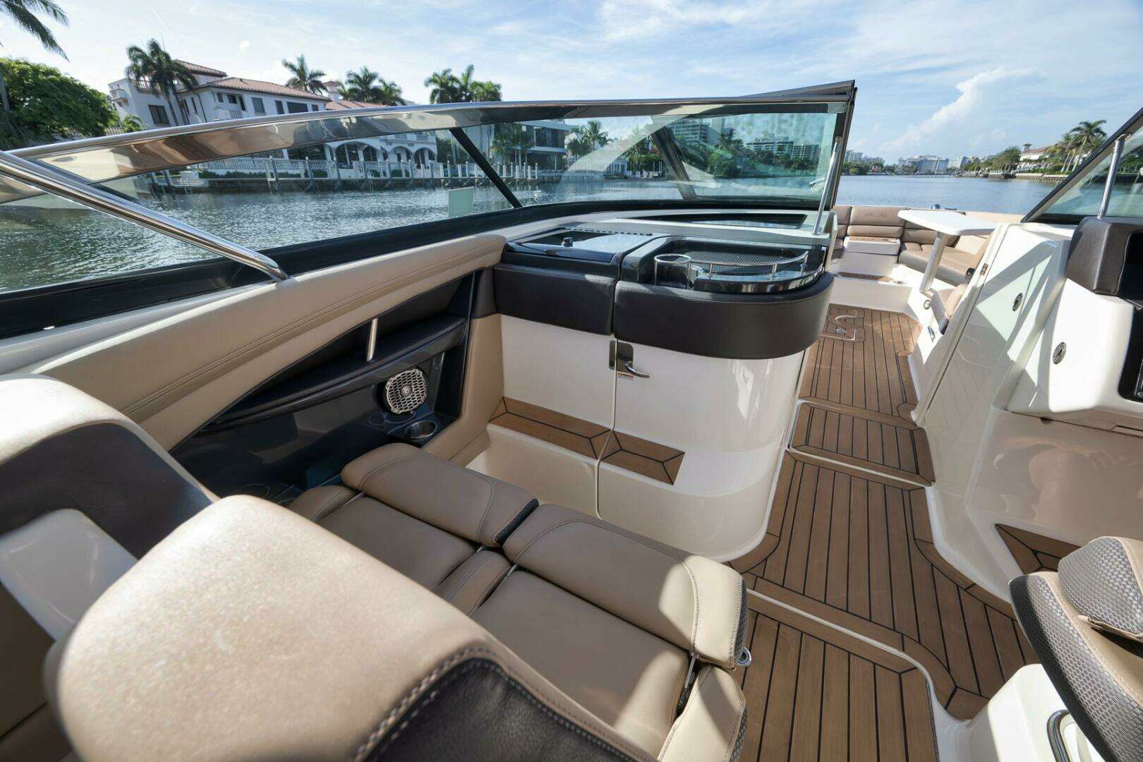 2016 Sea Ray 350 SLX - Image 26