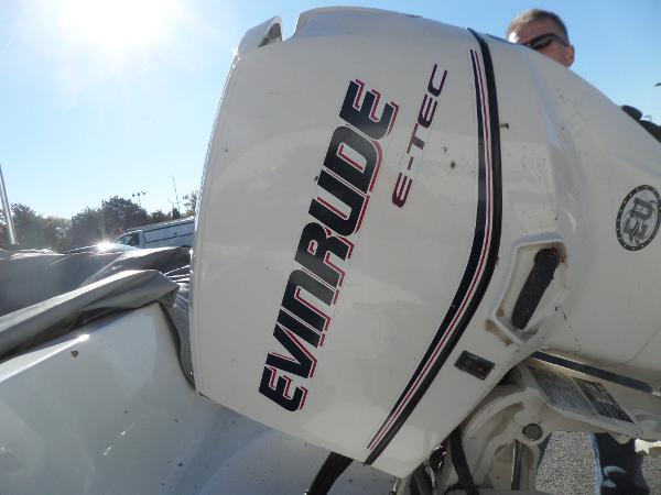 Evinrude E-TEC outboard motor on 1992 Rinker Captiva 170 OB boat.