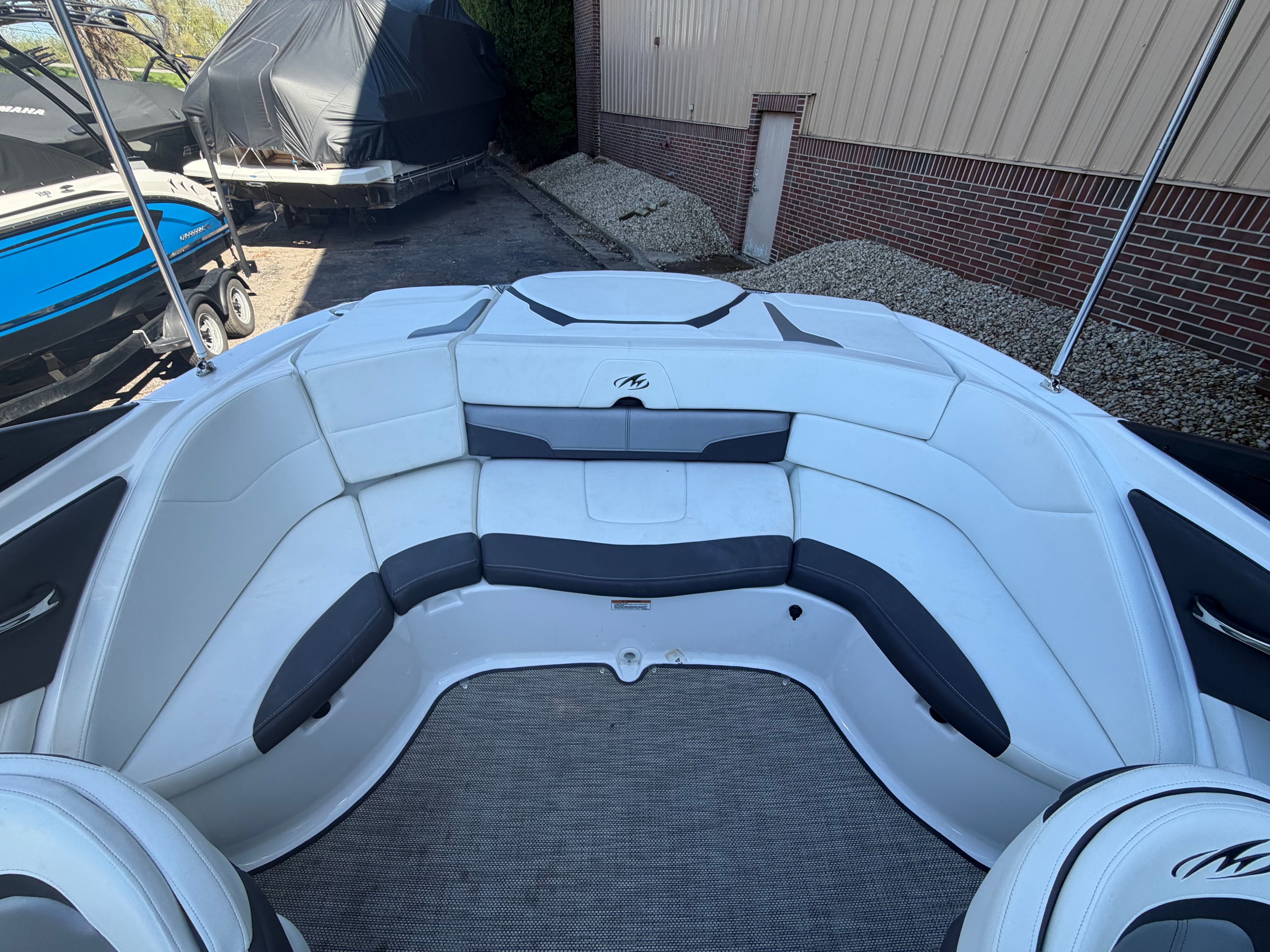 2019 Monterey 224FS - 38