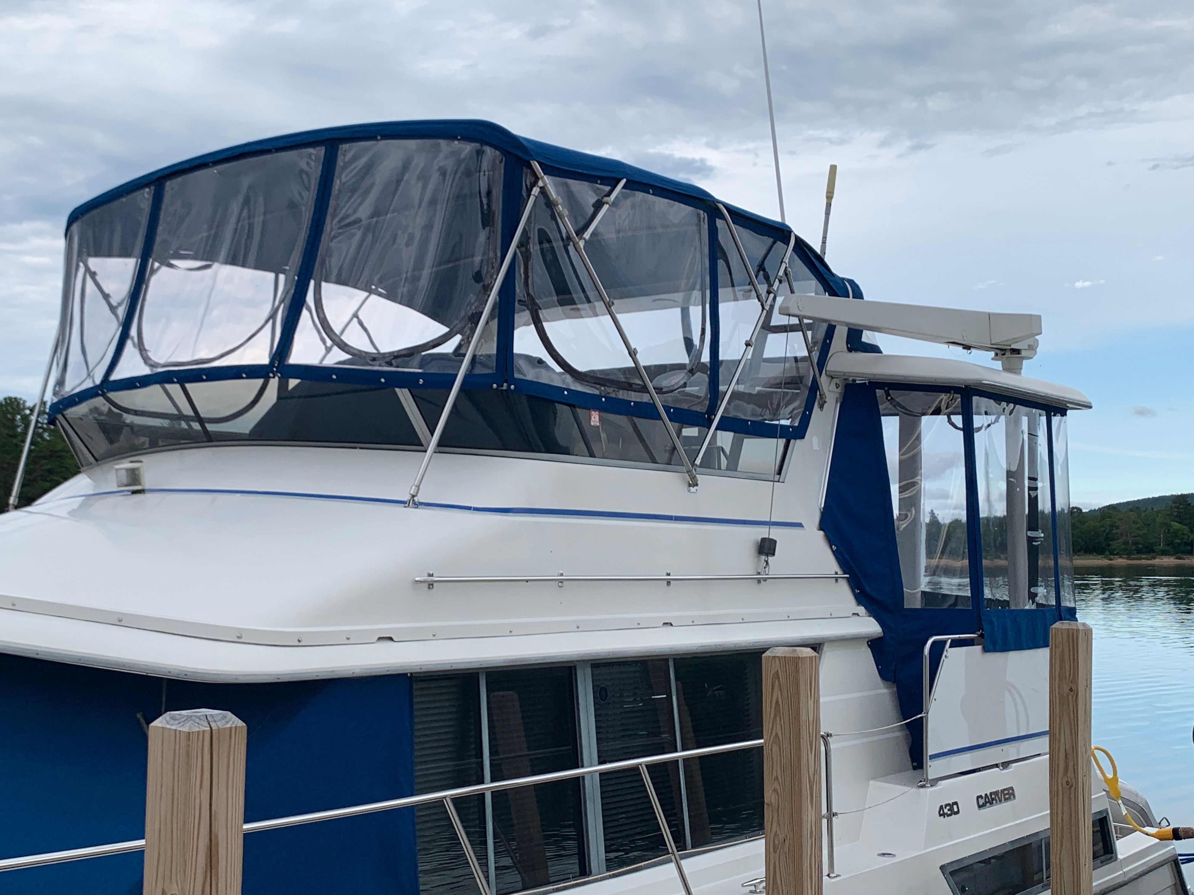 1994 Carver 430 Cockpit Motor Yacht - 2