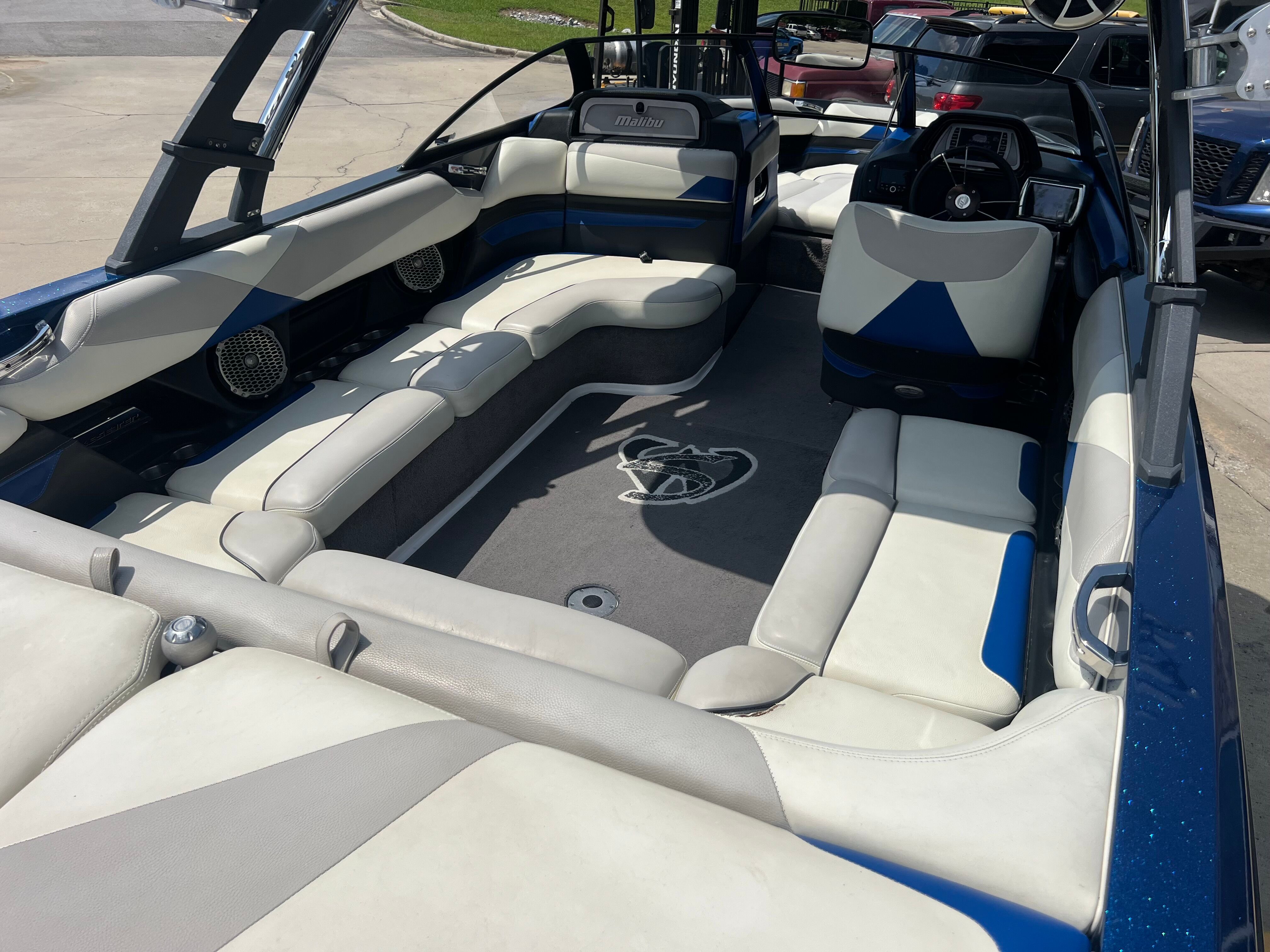 2014 MALIBU 23 LSV - Image 9