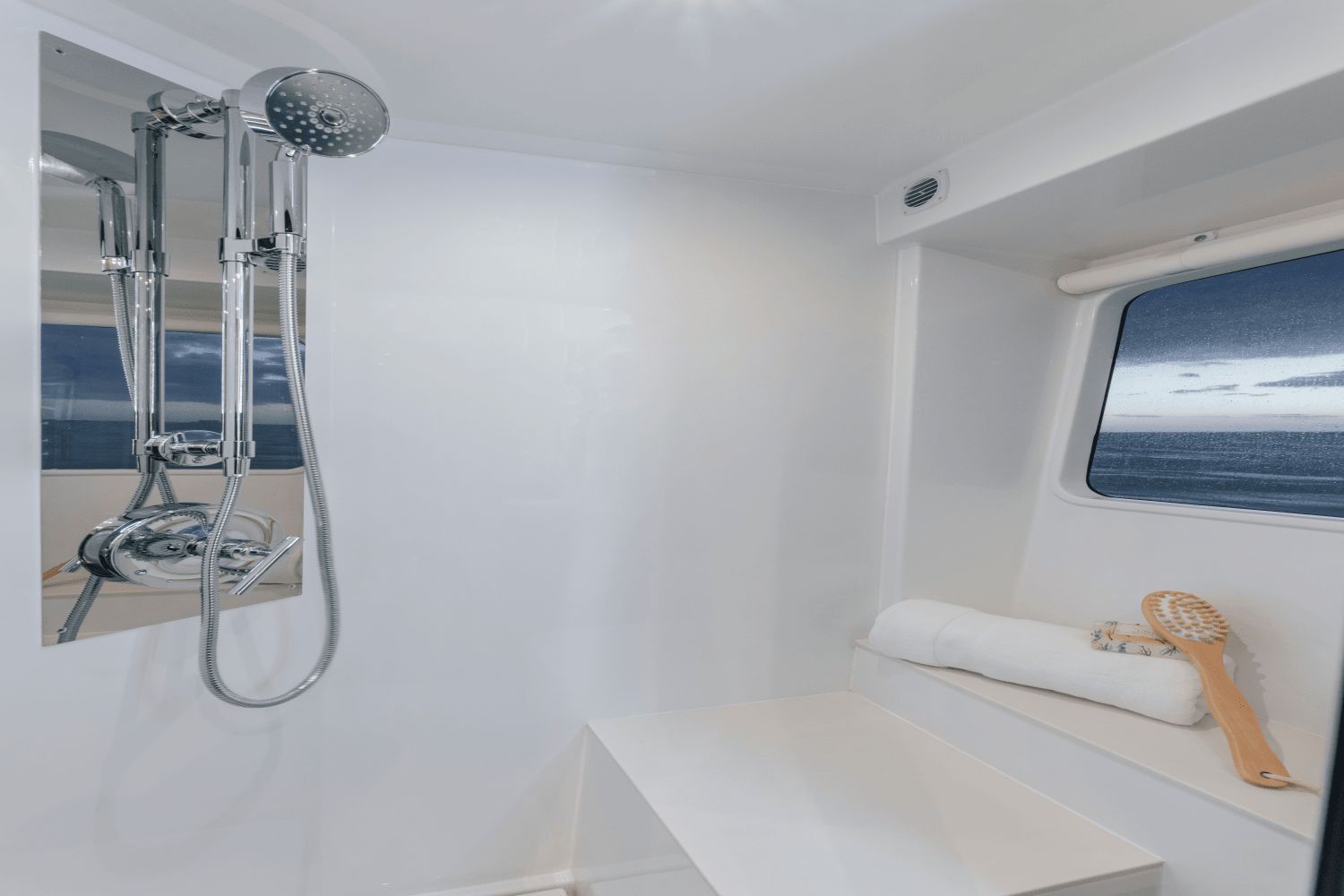 2027 Cruisers Yachts 57 Fly - 91