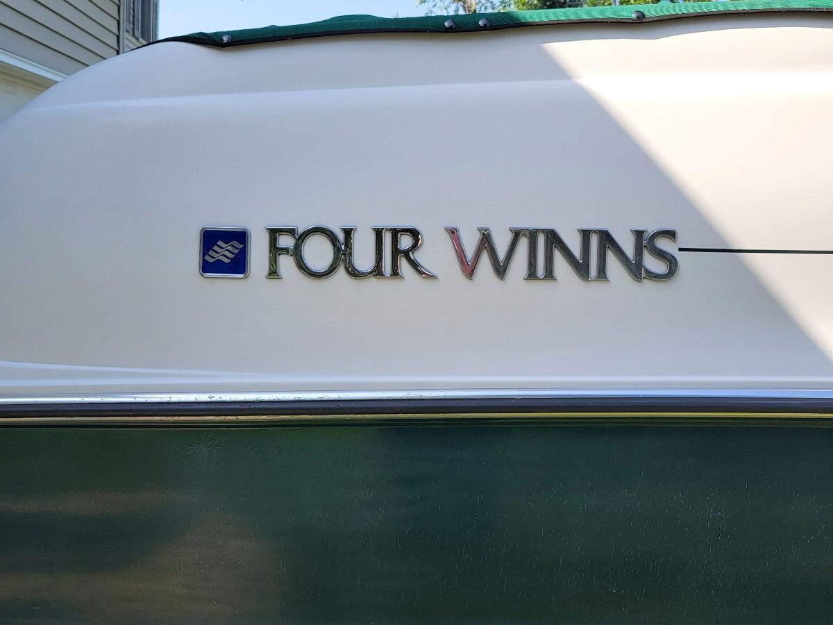 Close-up of the 1996 Four Winns 245 Sundowner with logo on the side.