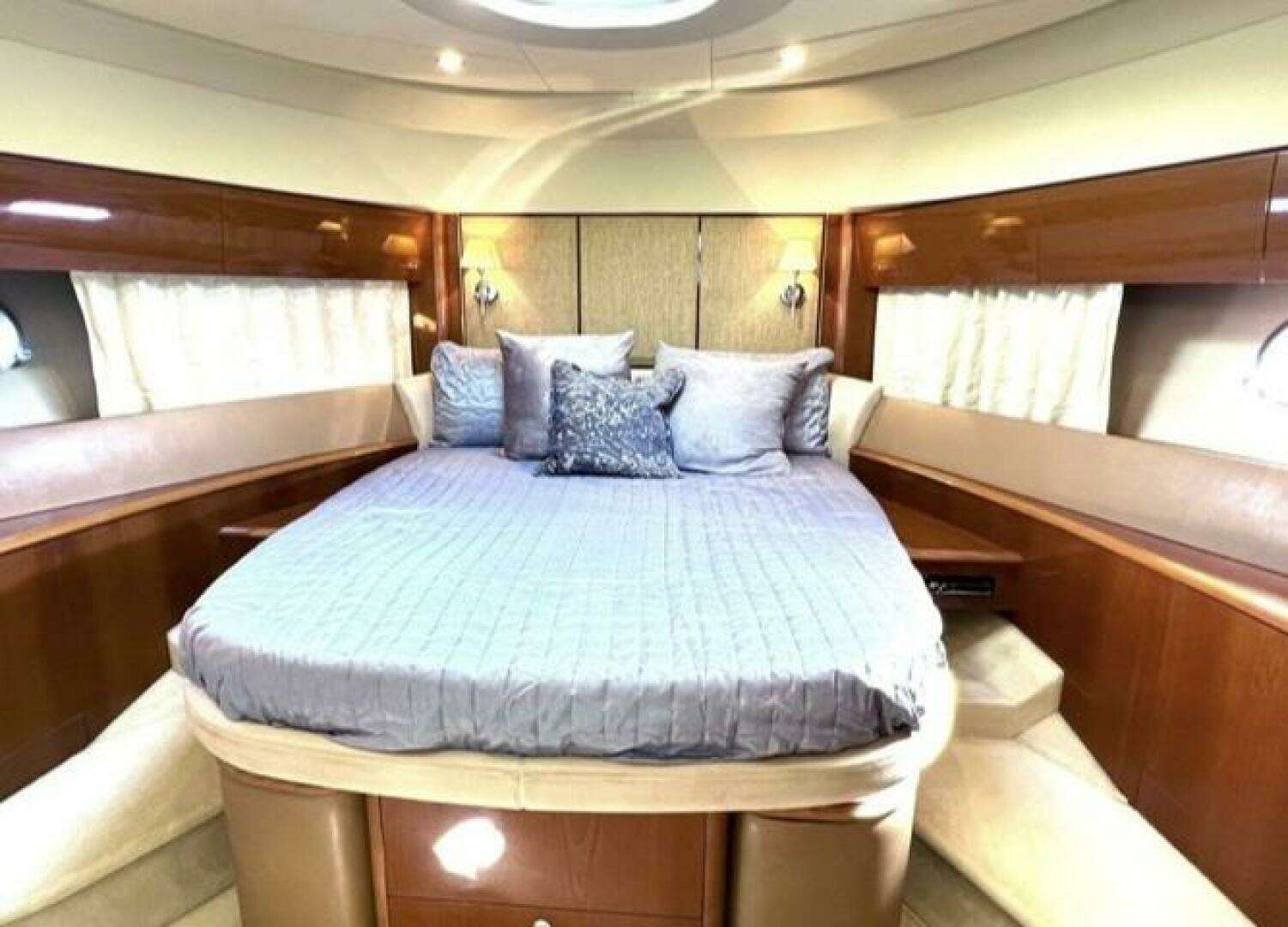 2008 Viking Princess 67 Flybridge - Image 10