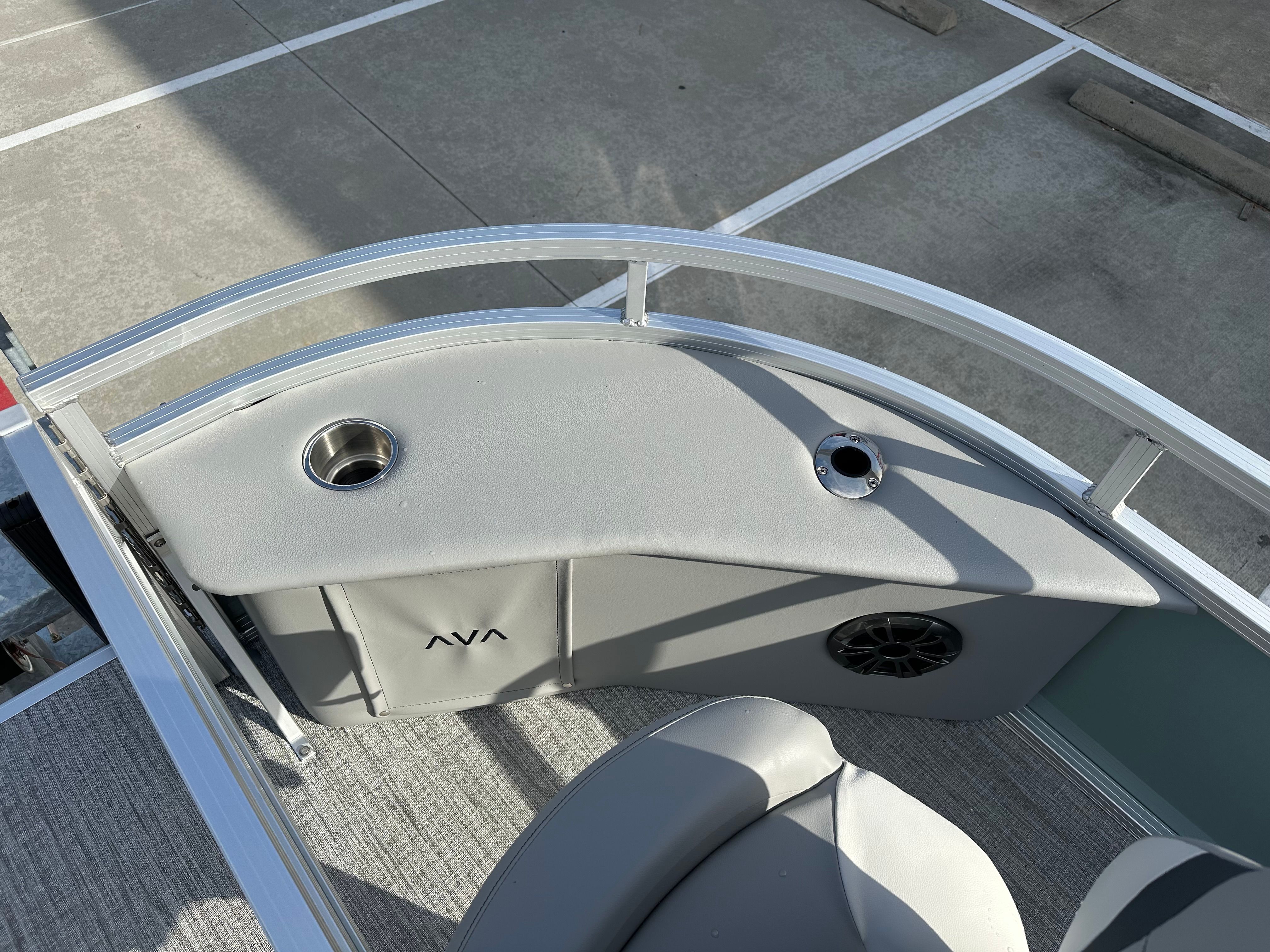 2026 Avalon Venture 85 Rear Fish - 21' - 14