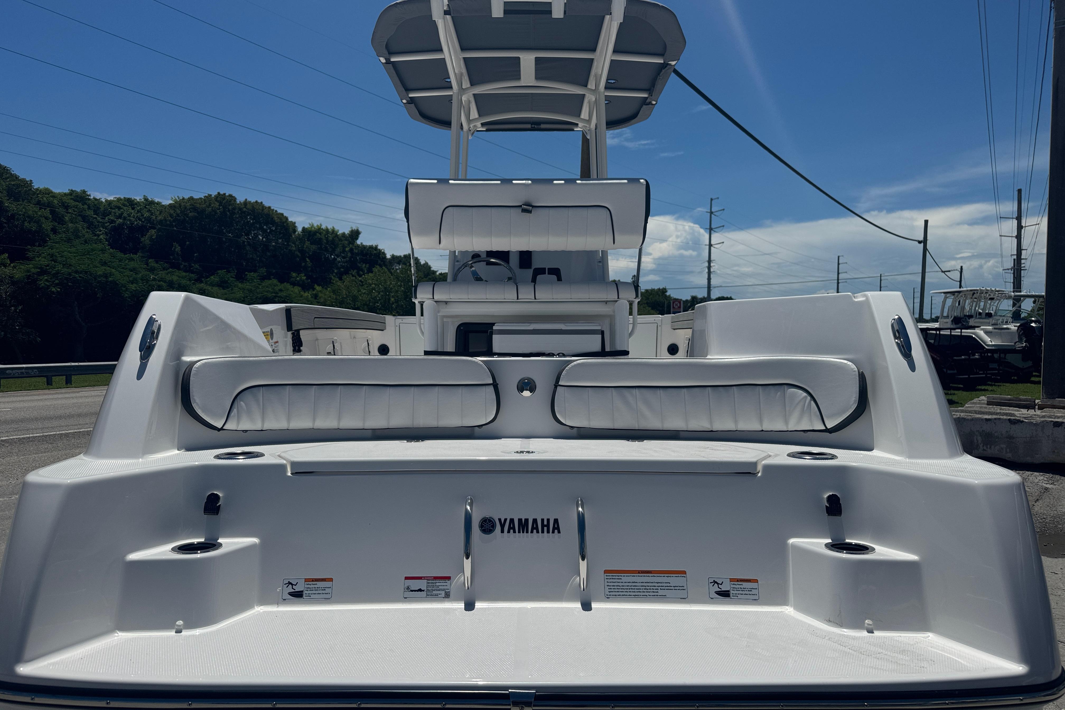 2026 Yamaha Boats 220 FSH Sport, rear view, white exterior, outdoor setting.