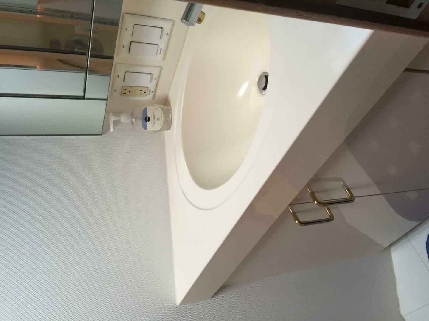 1994 Hatteras 70 Cockpit Motor Yacht - Image 58