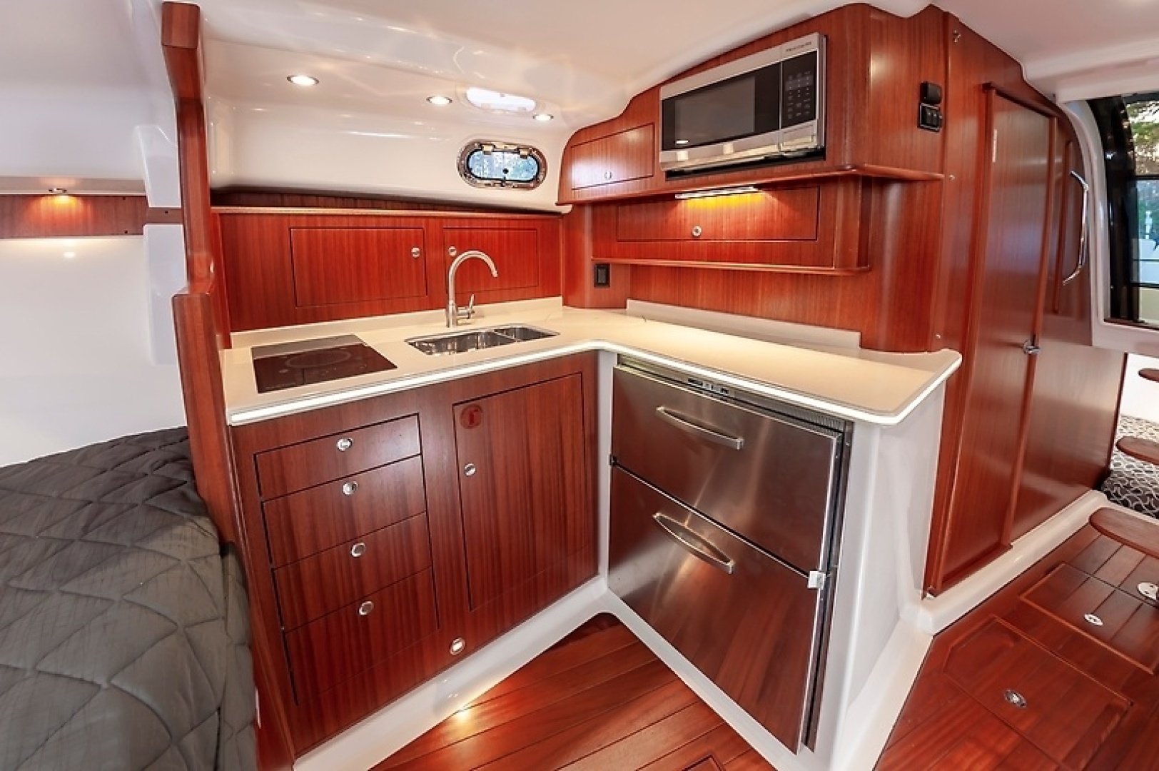 2015 Pursuit 385 OS - Image 26