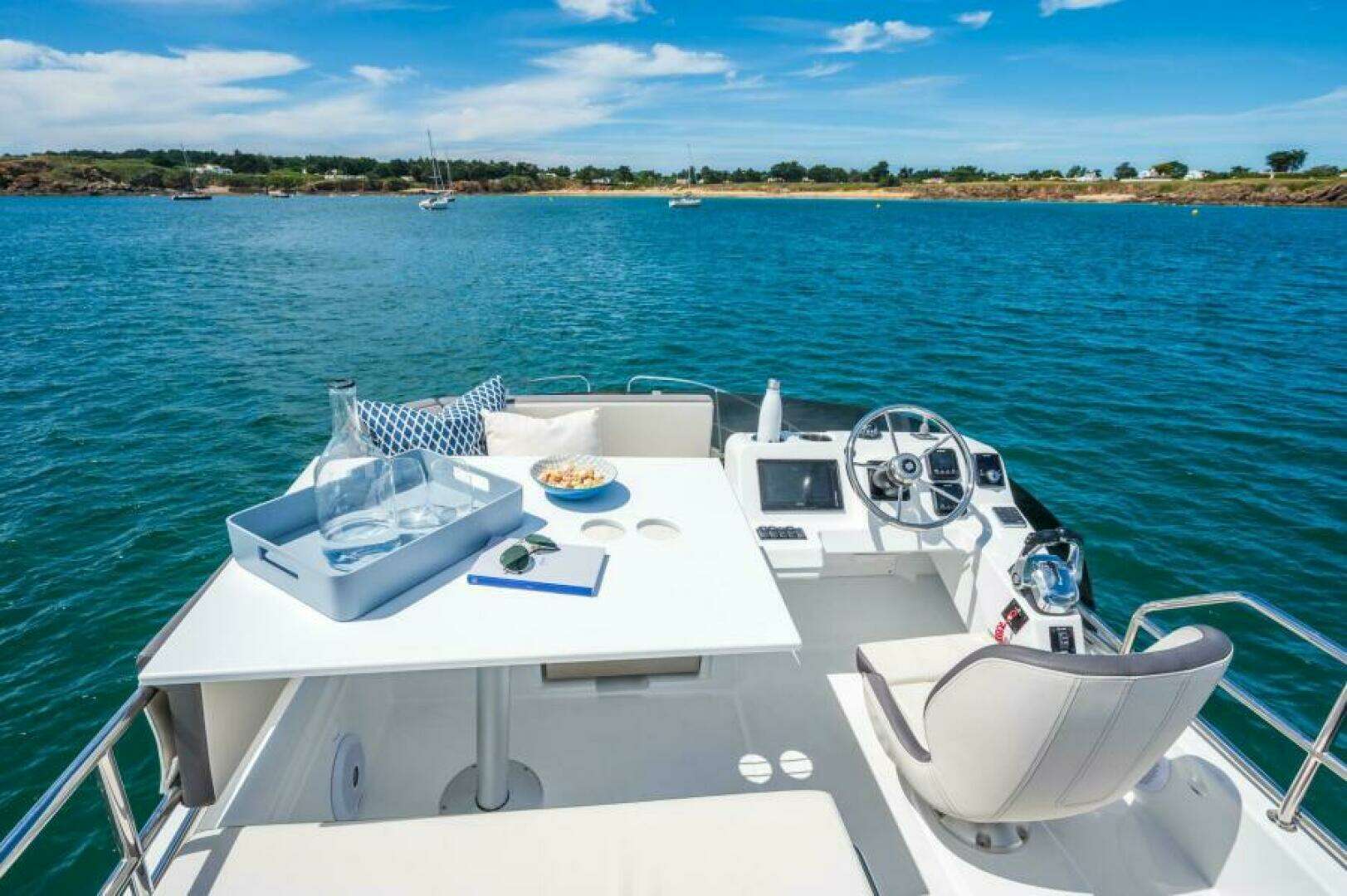 2026 Beneteau Antares 11 Fly - Image 7