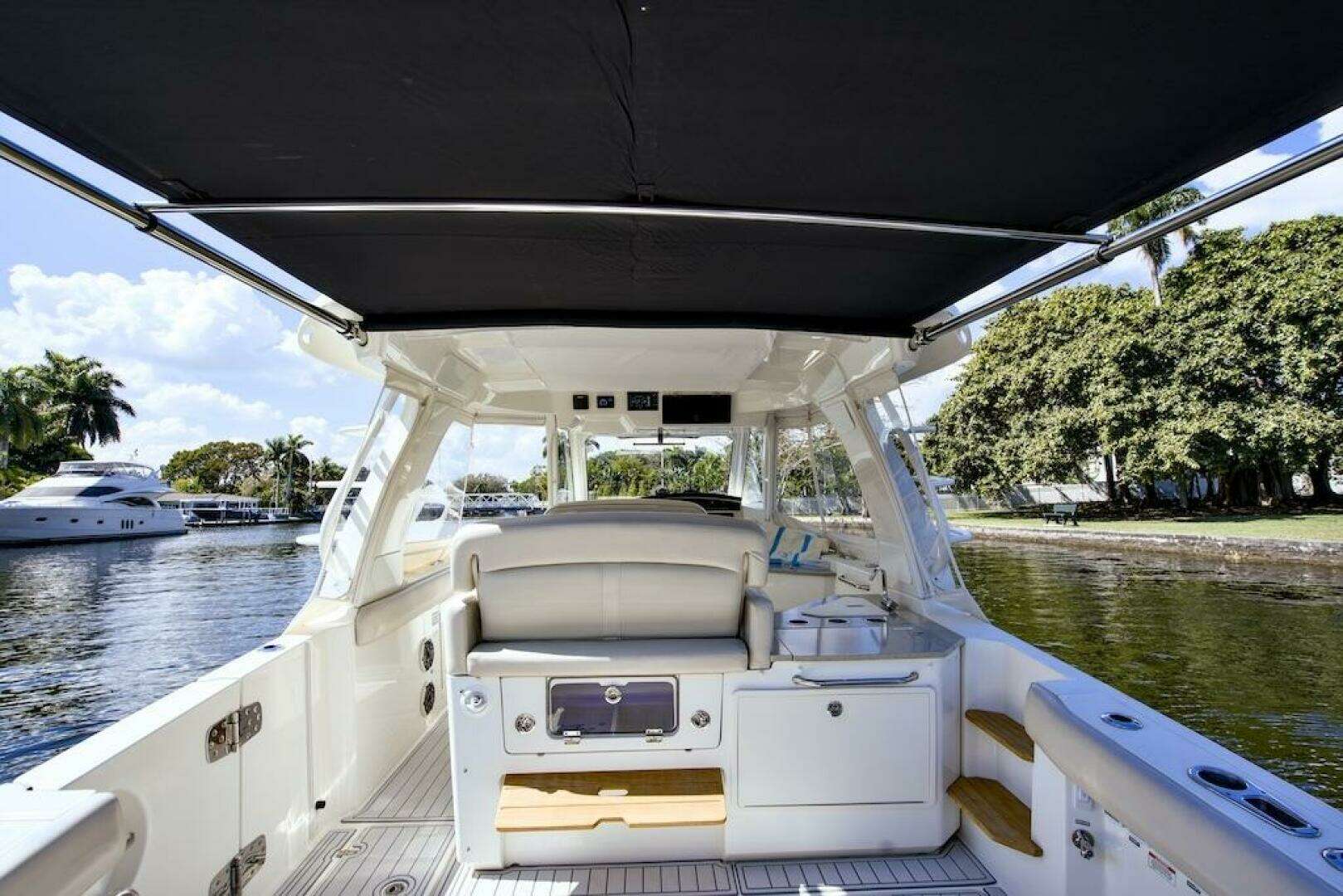 2019 Boston Whaler 350 Realm - Image 25