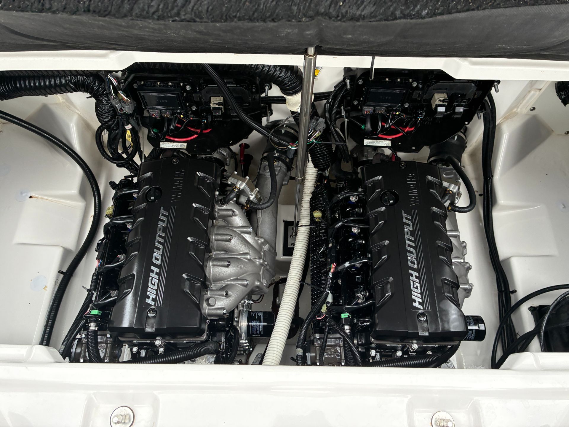 2023 Yamaha Boats AR250 - 14