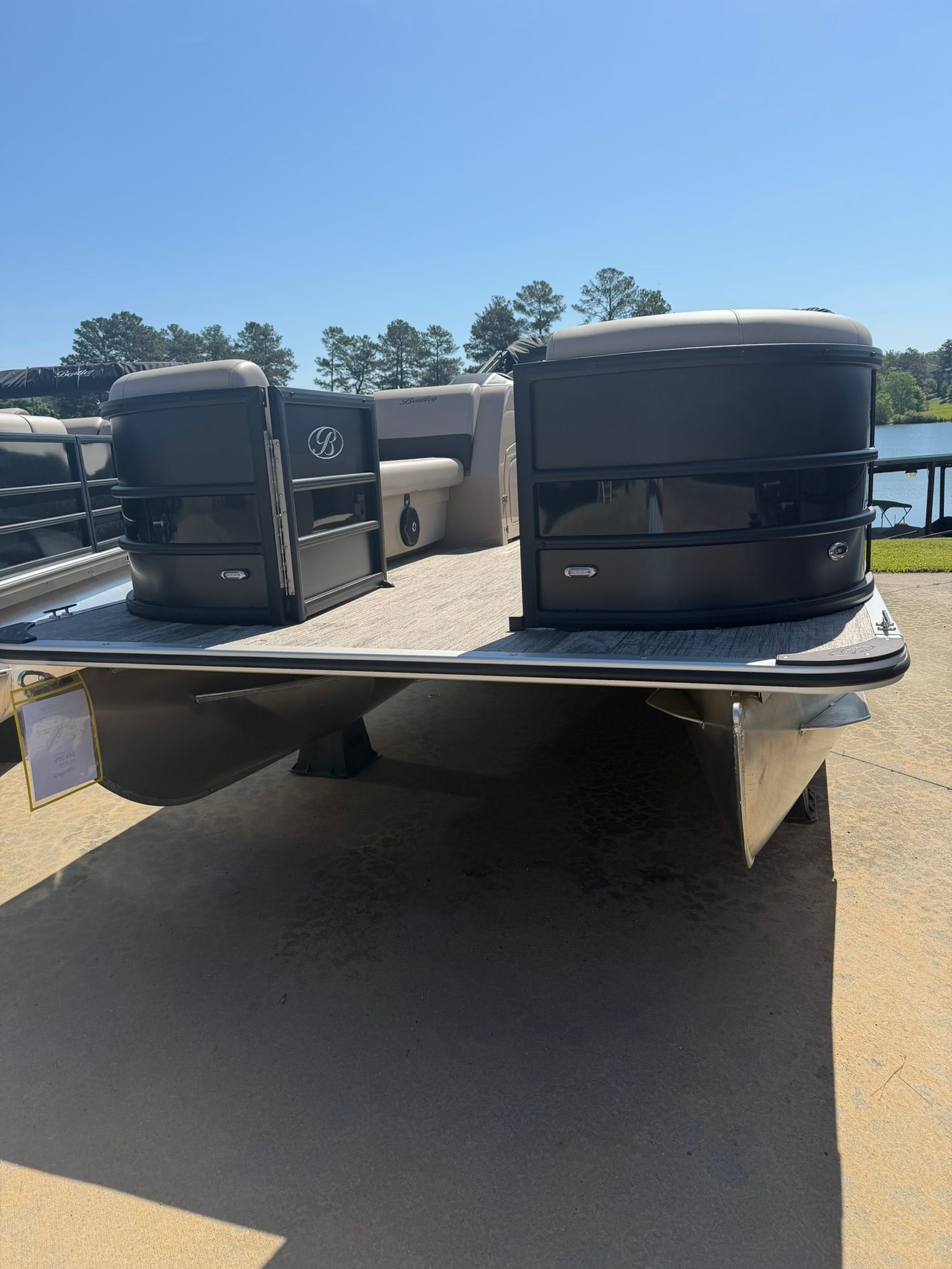 2026 Bentley Pontoons Legacy 240 Swingback - 2