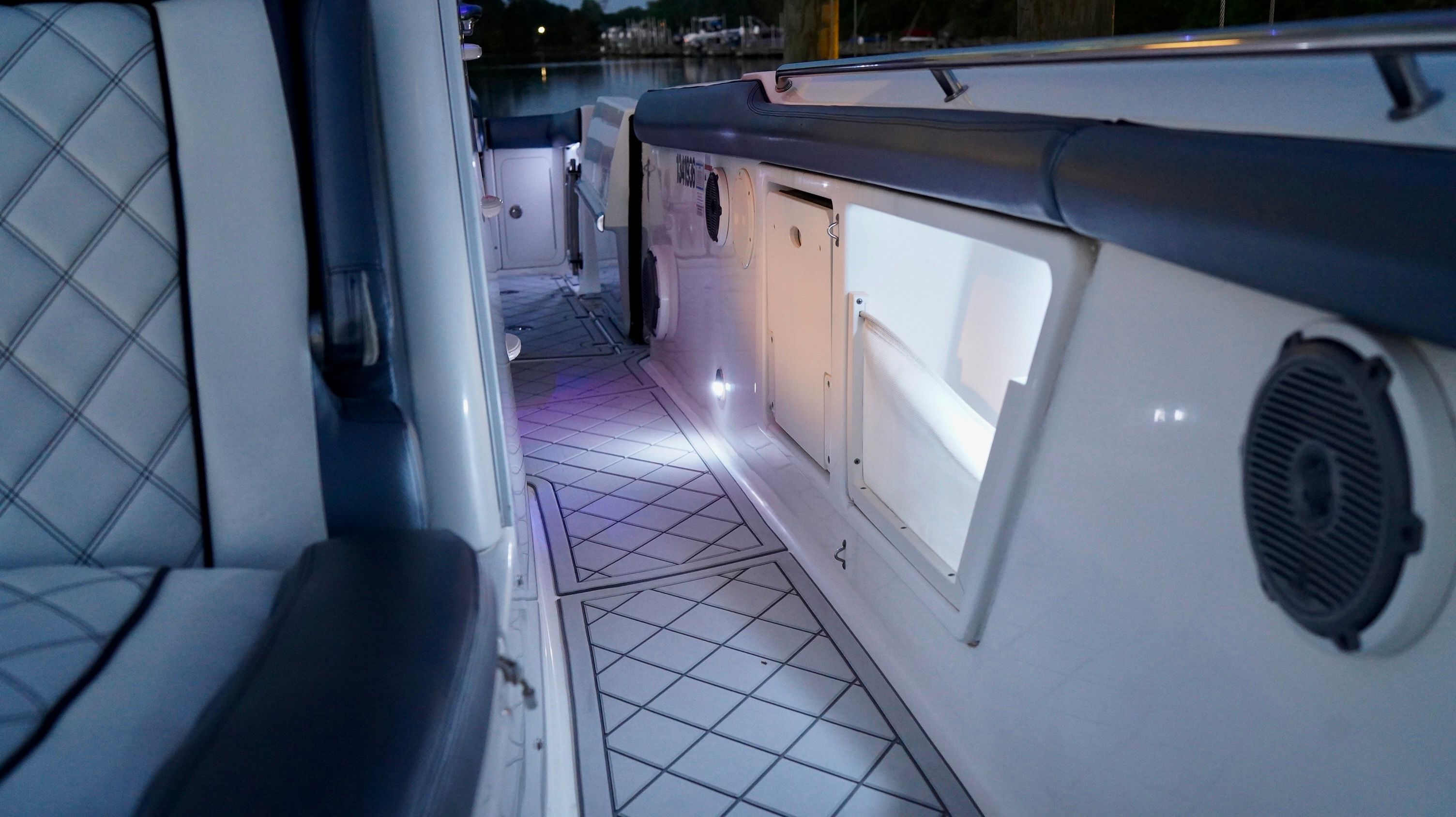 2013 Boston Whaler 350 Outrage - 197