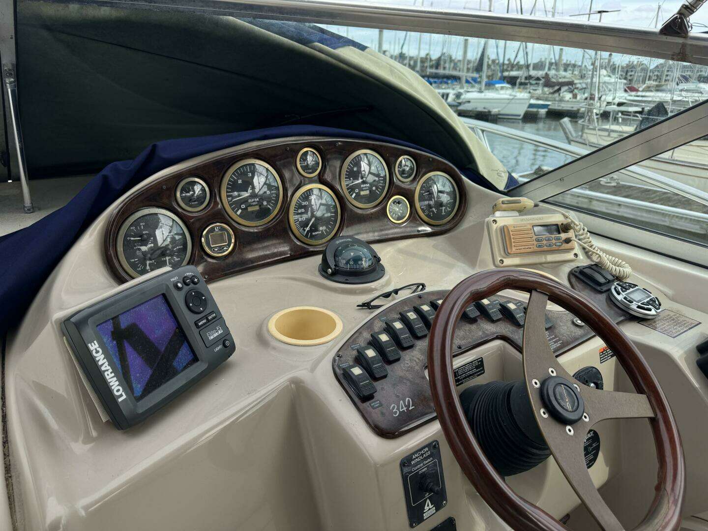 2002 Rinker 342 Fiesta Vee - Image 17