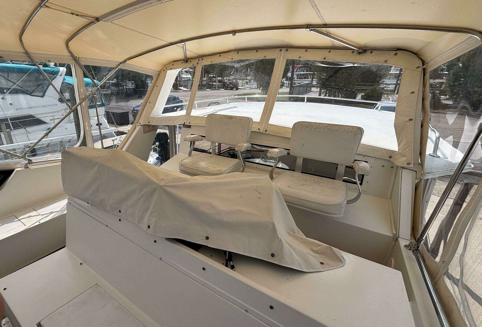1988 Viking Motor Yacht - Image 15