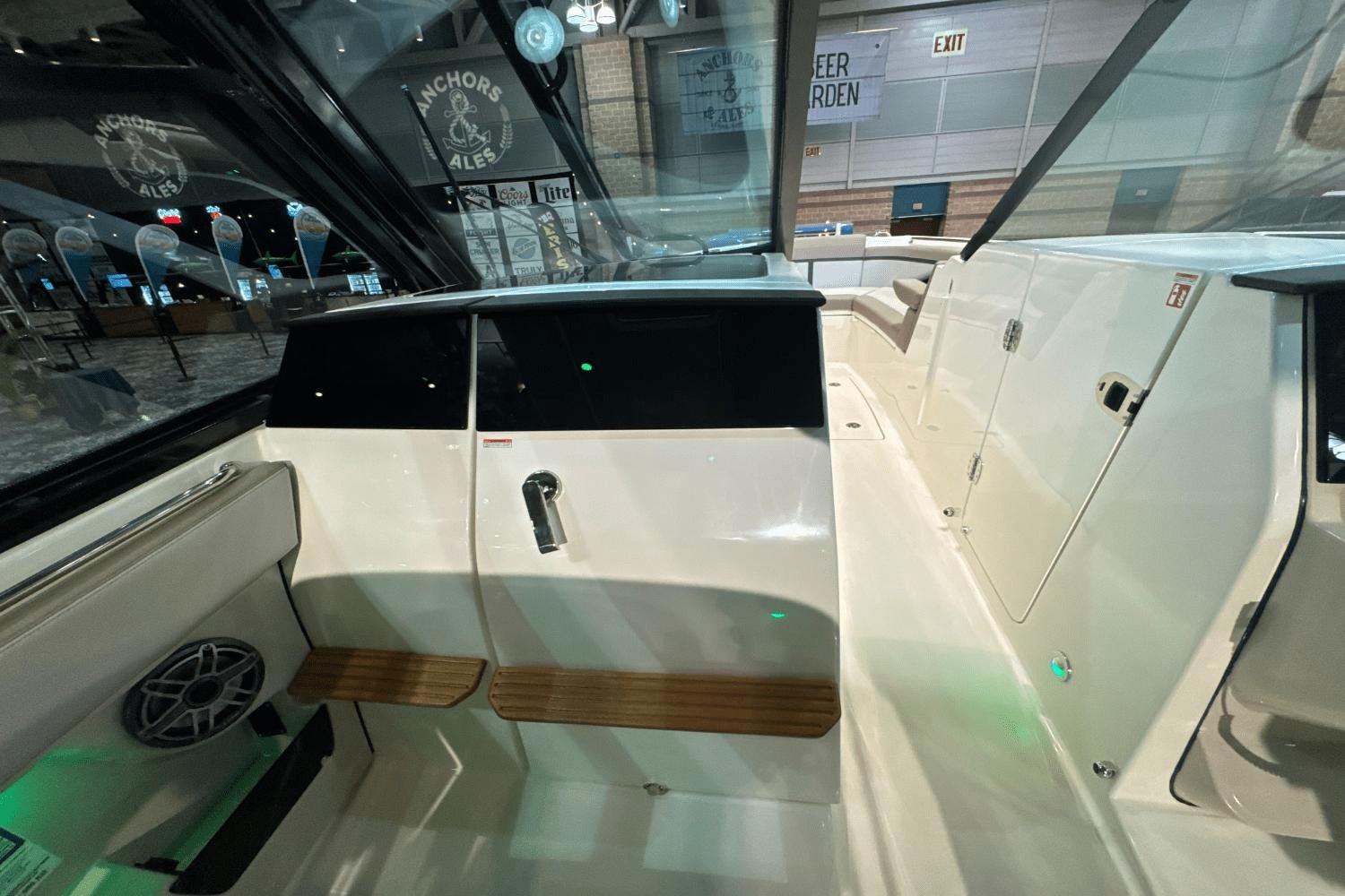 2025 Boston Whaler 330 Vantage - 25