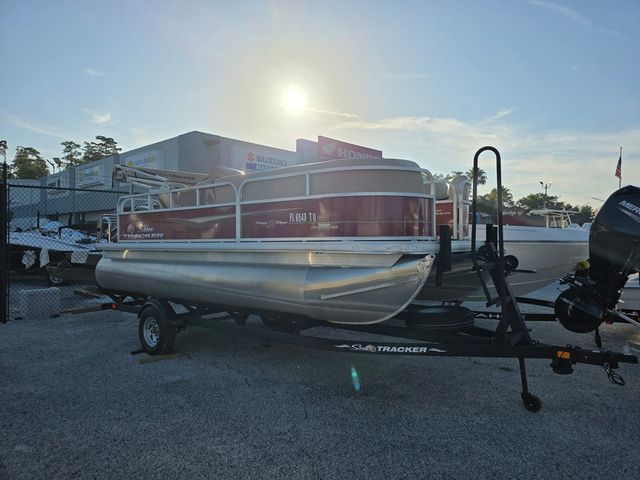 2023 Sun Tracker Party Barge 18