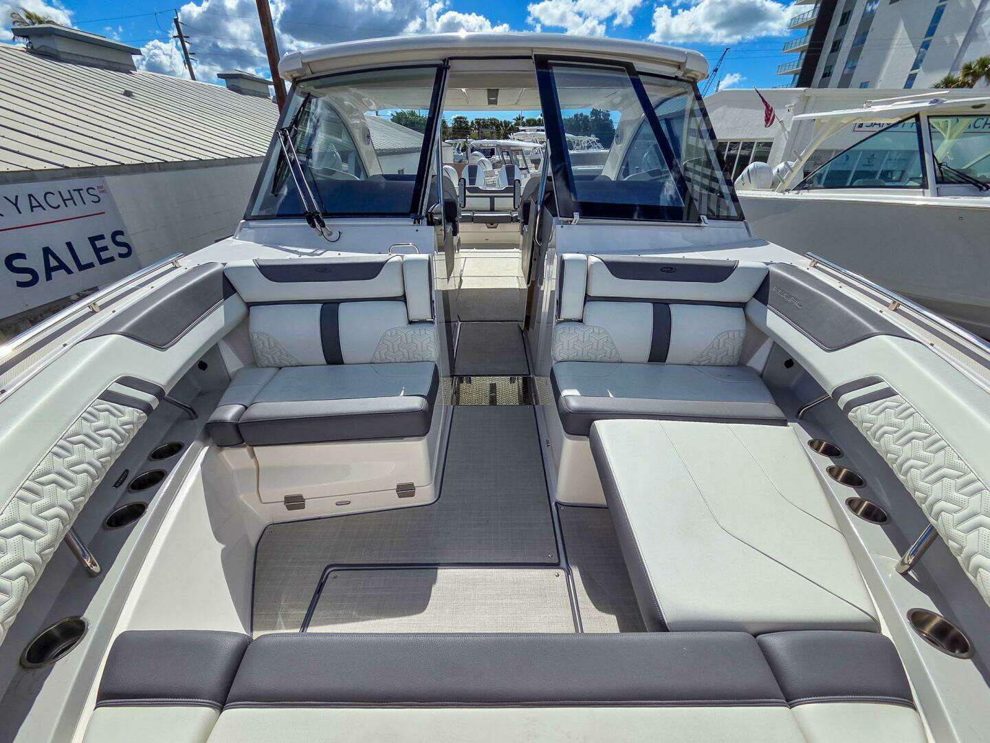 2025 Regal LX36 - Image 28