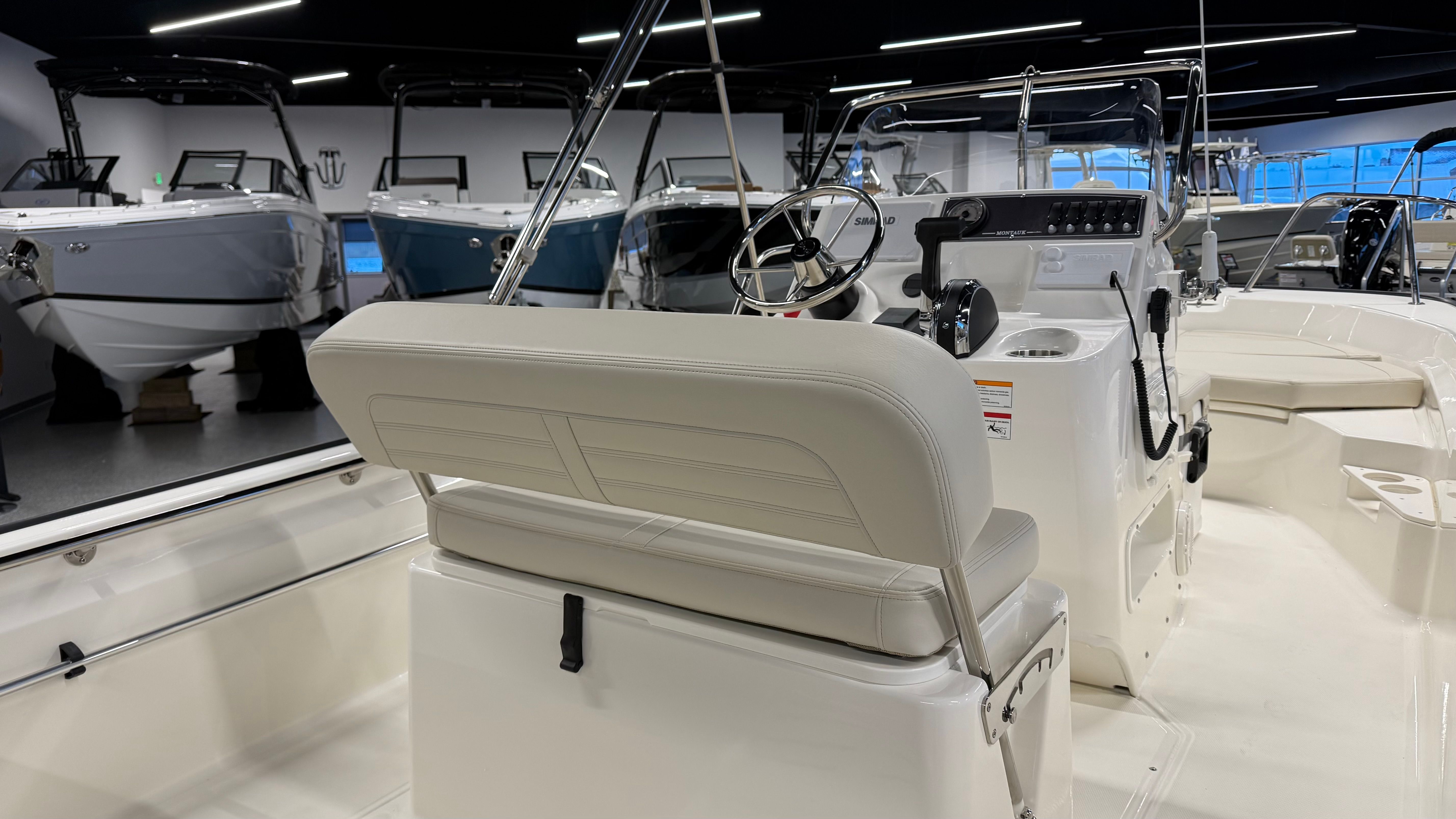 2026 Boston Whaler 170 Montauk - 11