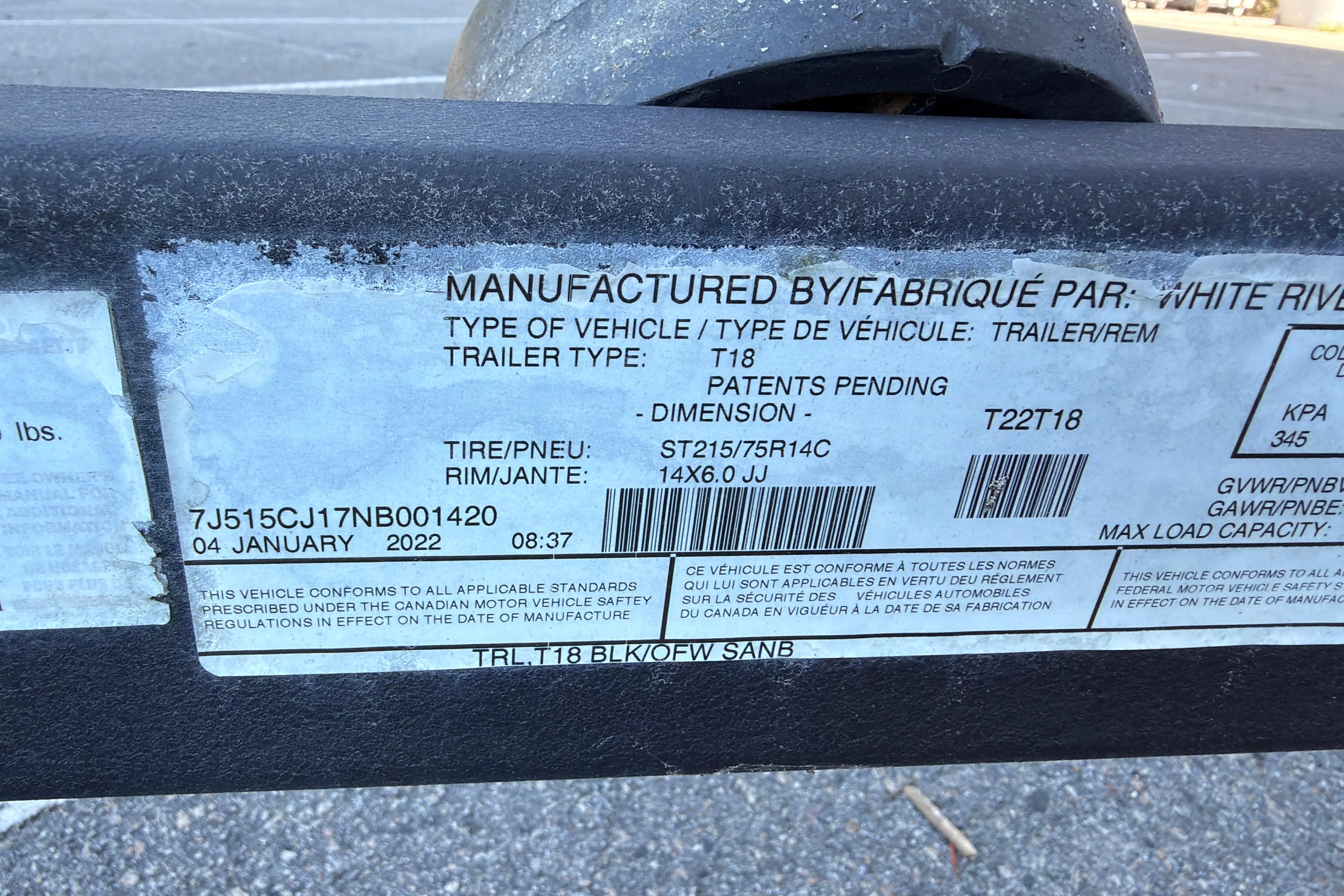 Label on a 2022 Tahoe T18 trailer, showing manufacturing and specification details.